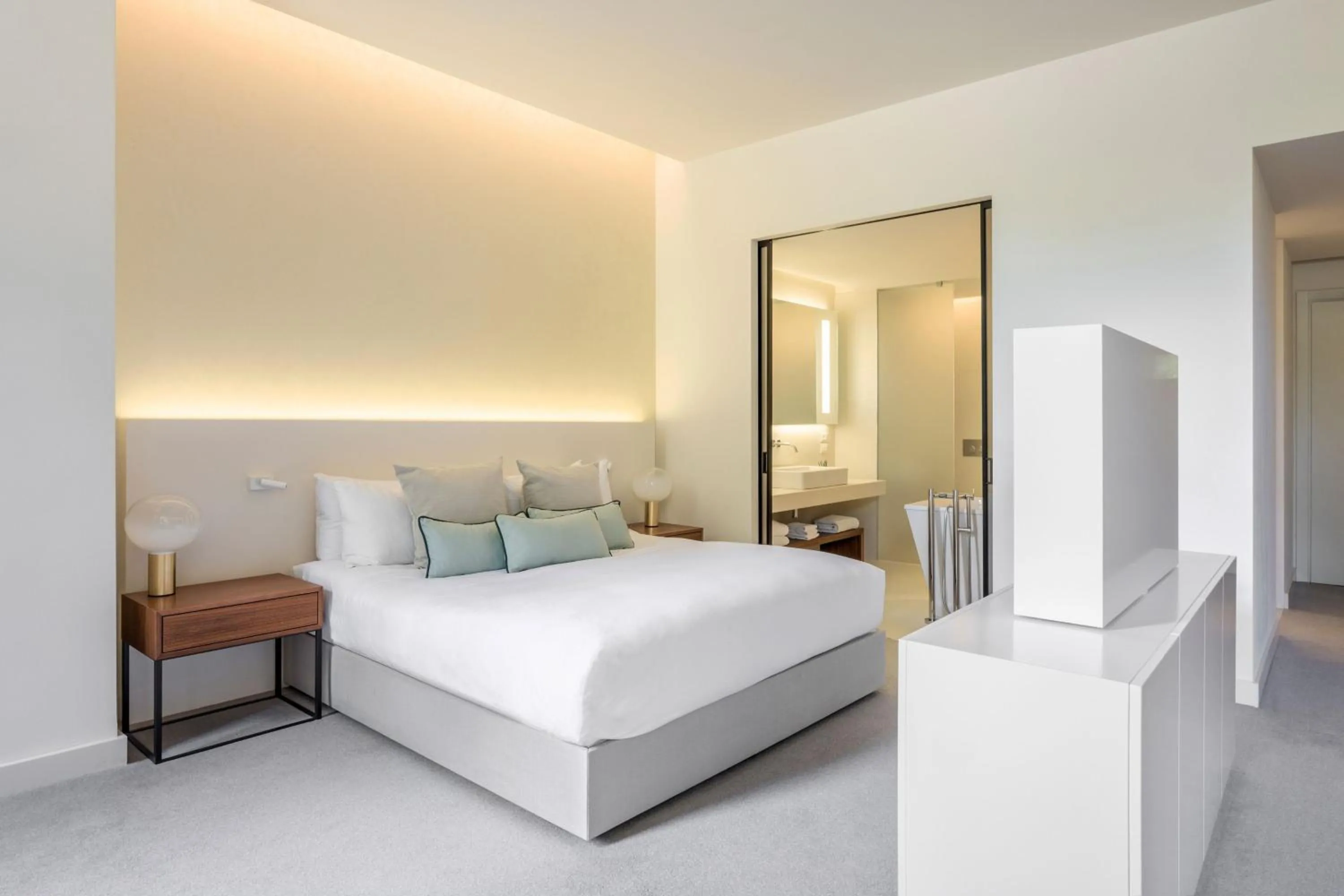 Photo of the whole room, Bed in JW Marriott Venice Resort & Spa