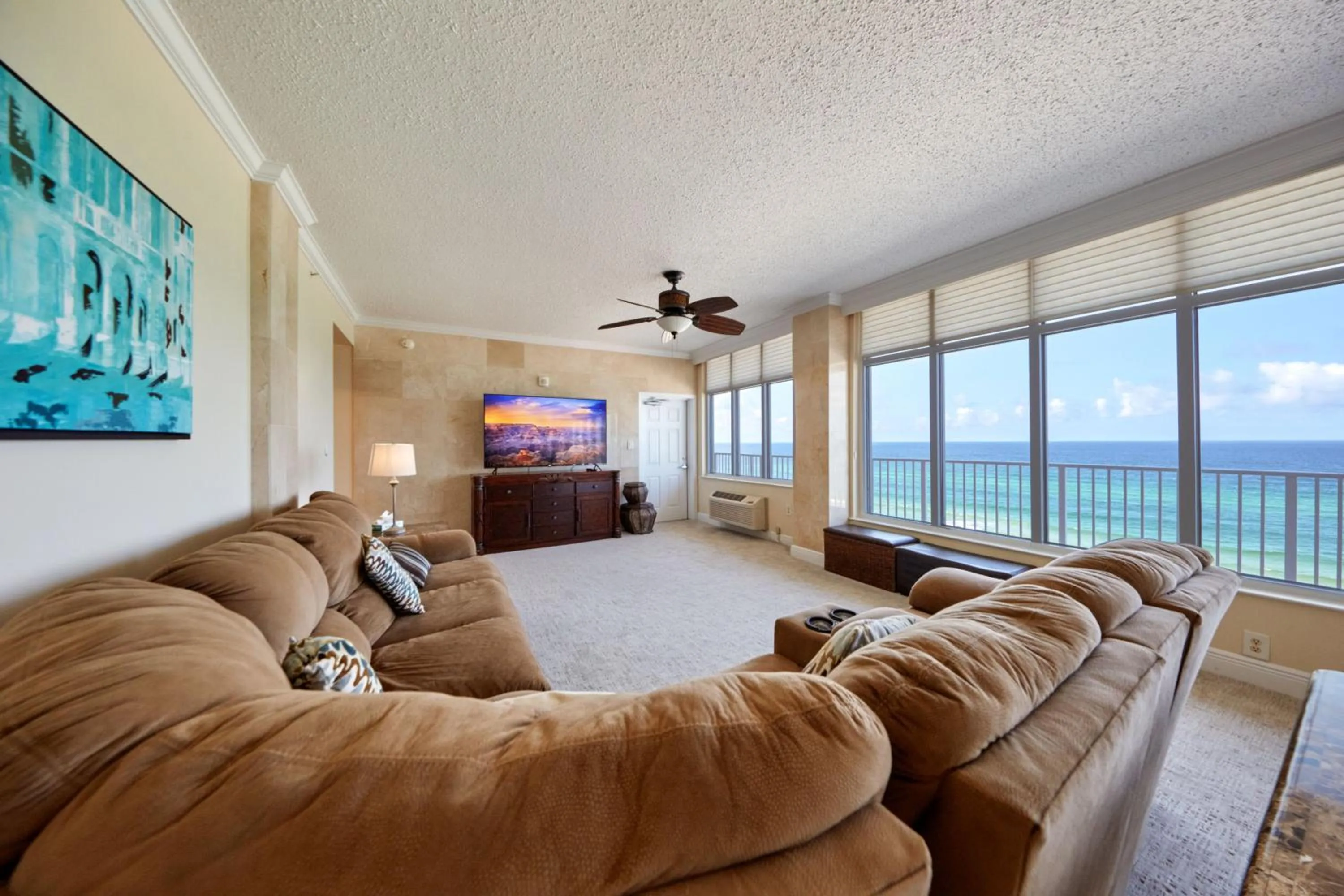 Living room in Palmetto Beachfront Hotel, a By The Sea Resort