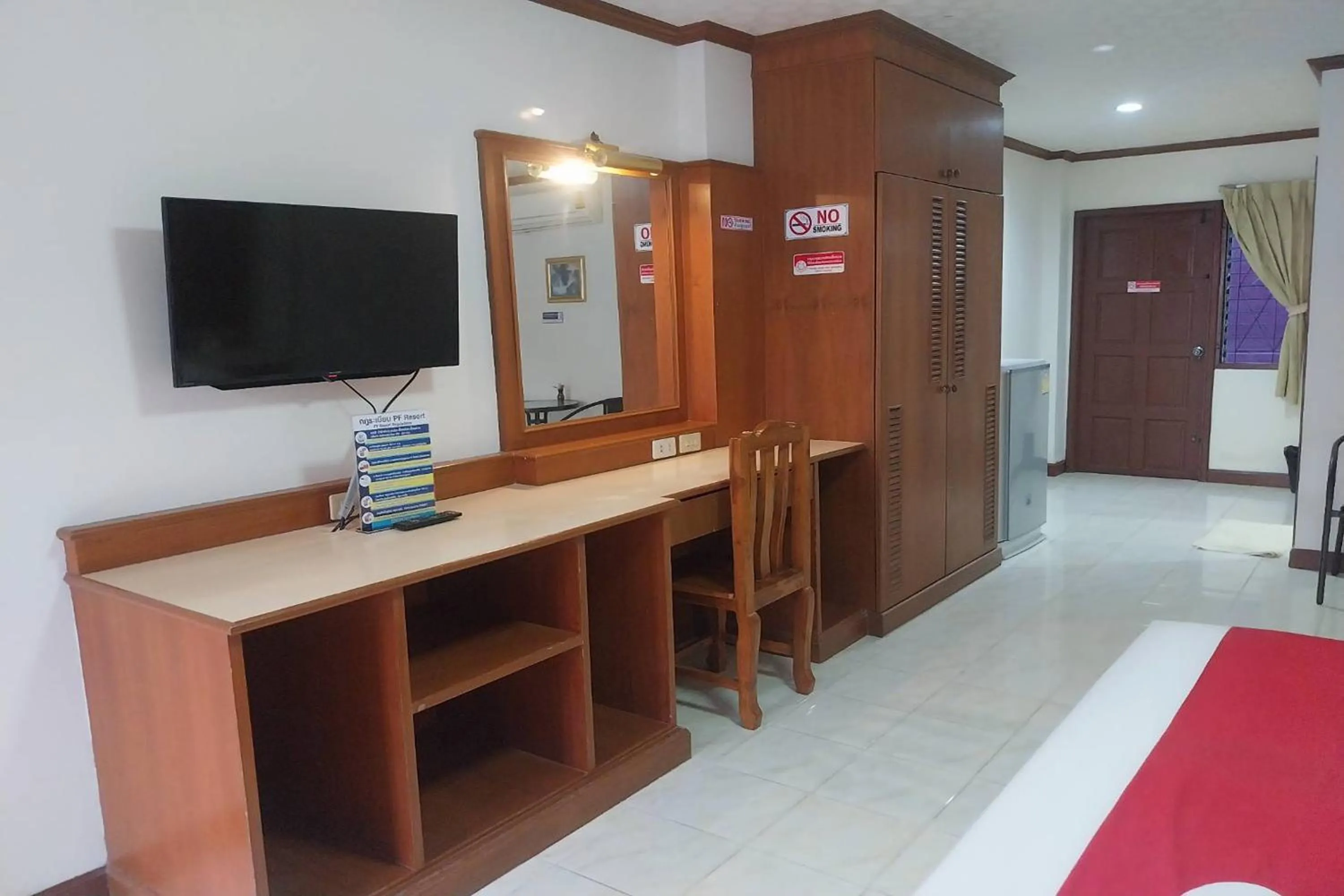 wardrobe, Bed in PF Resort