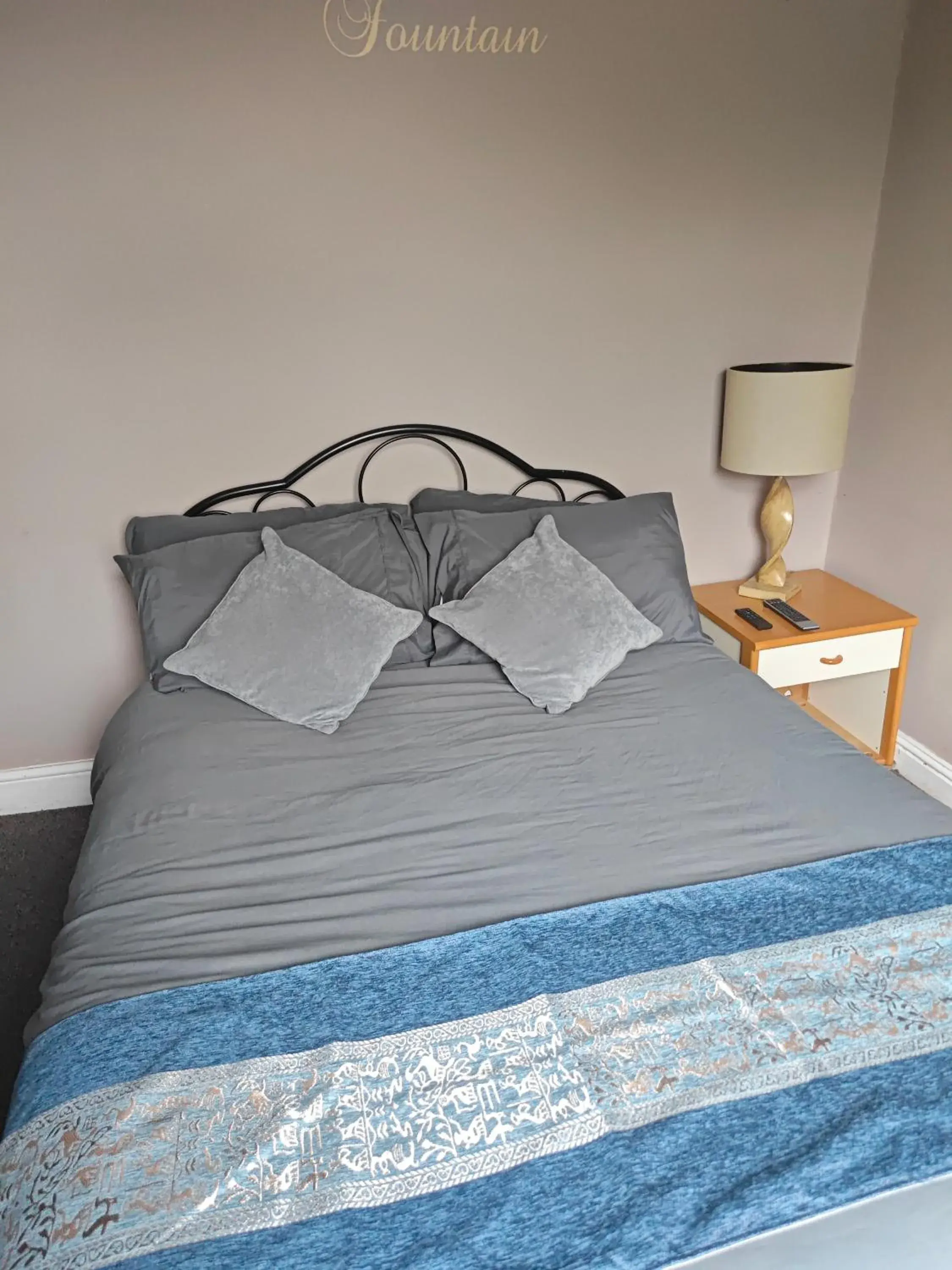 Double Room with Private Bathroom in The Fountain Hotel Double Room with Private Bathroom in The Fountain Hotel