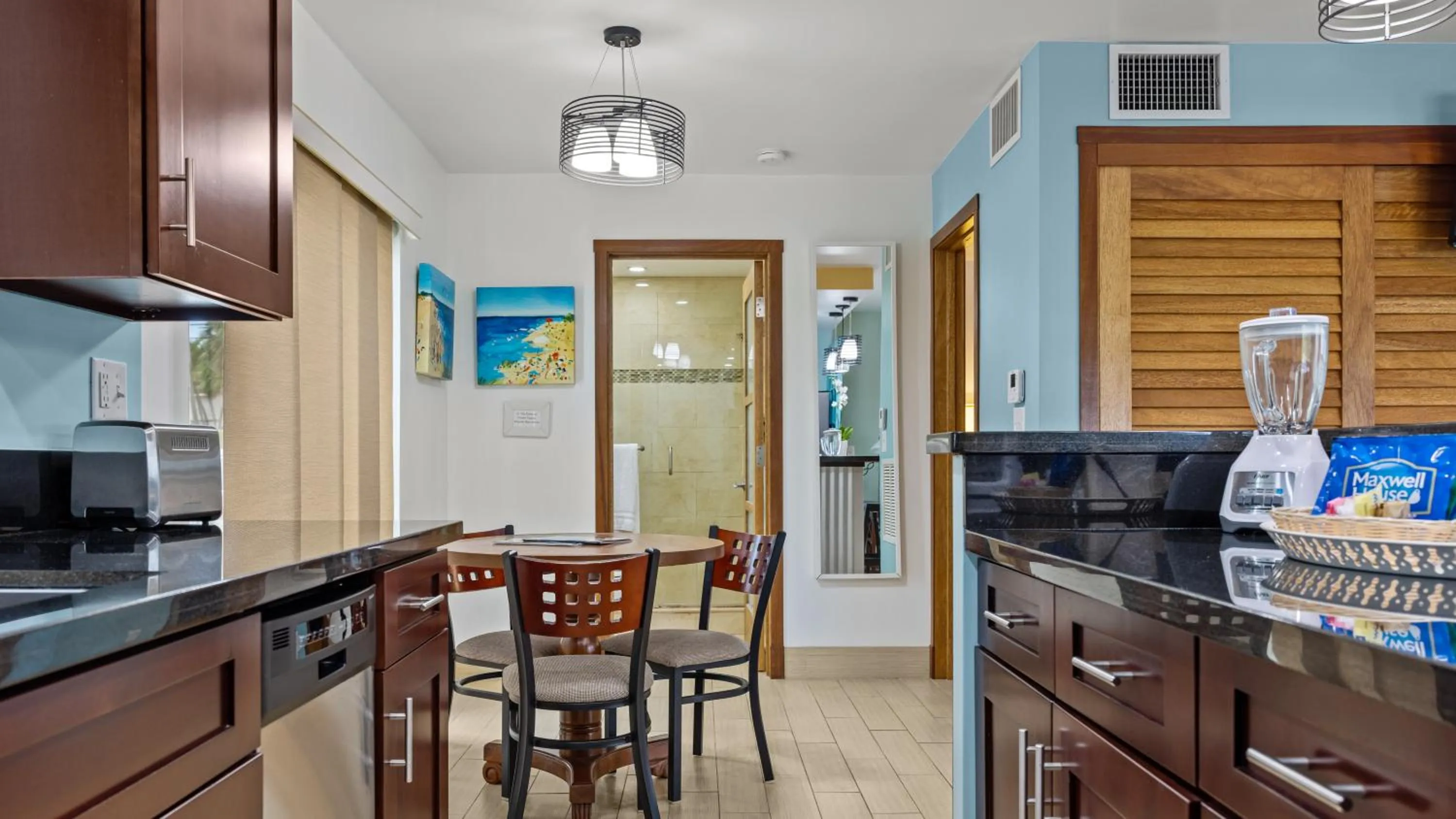 Dining area in Sun Dek Beach House