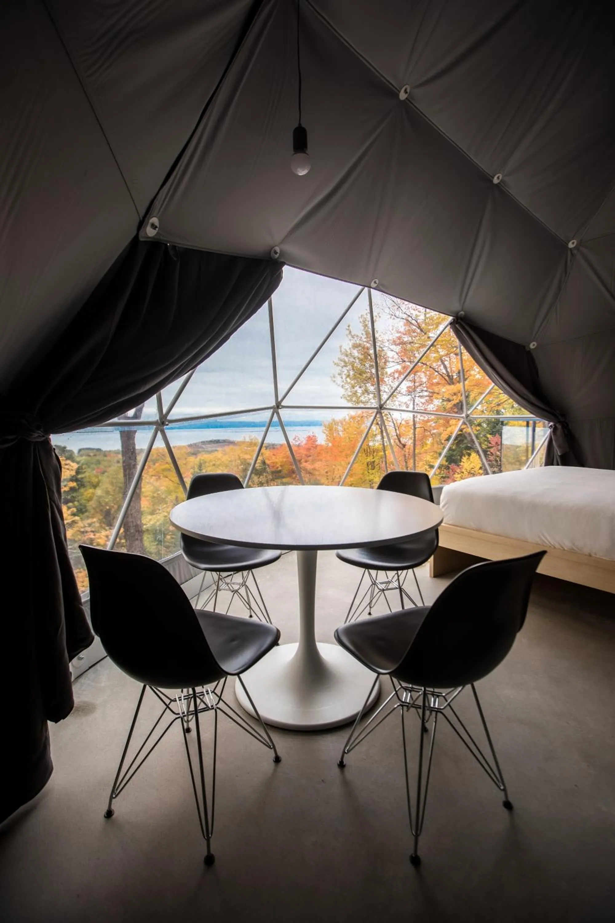 Dining area in Dômes Charlevoix