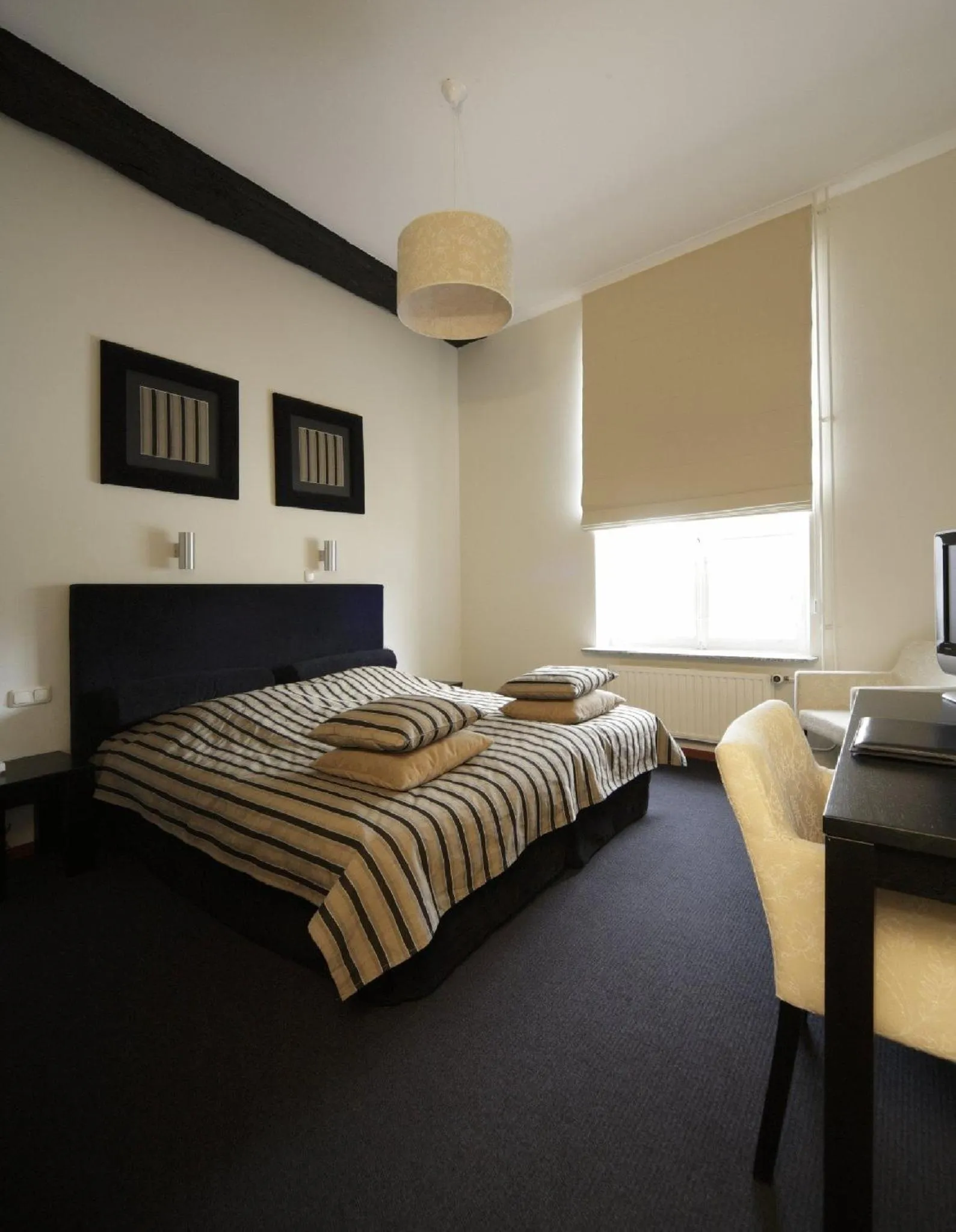 Photo of the whole room, Bed in Hotel Kasteel Doenrade