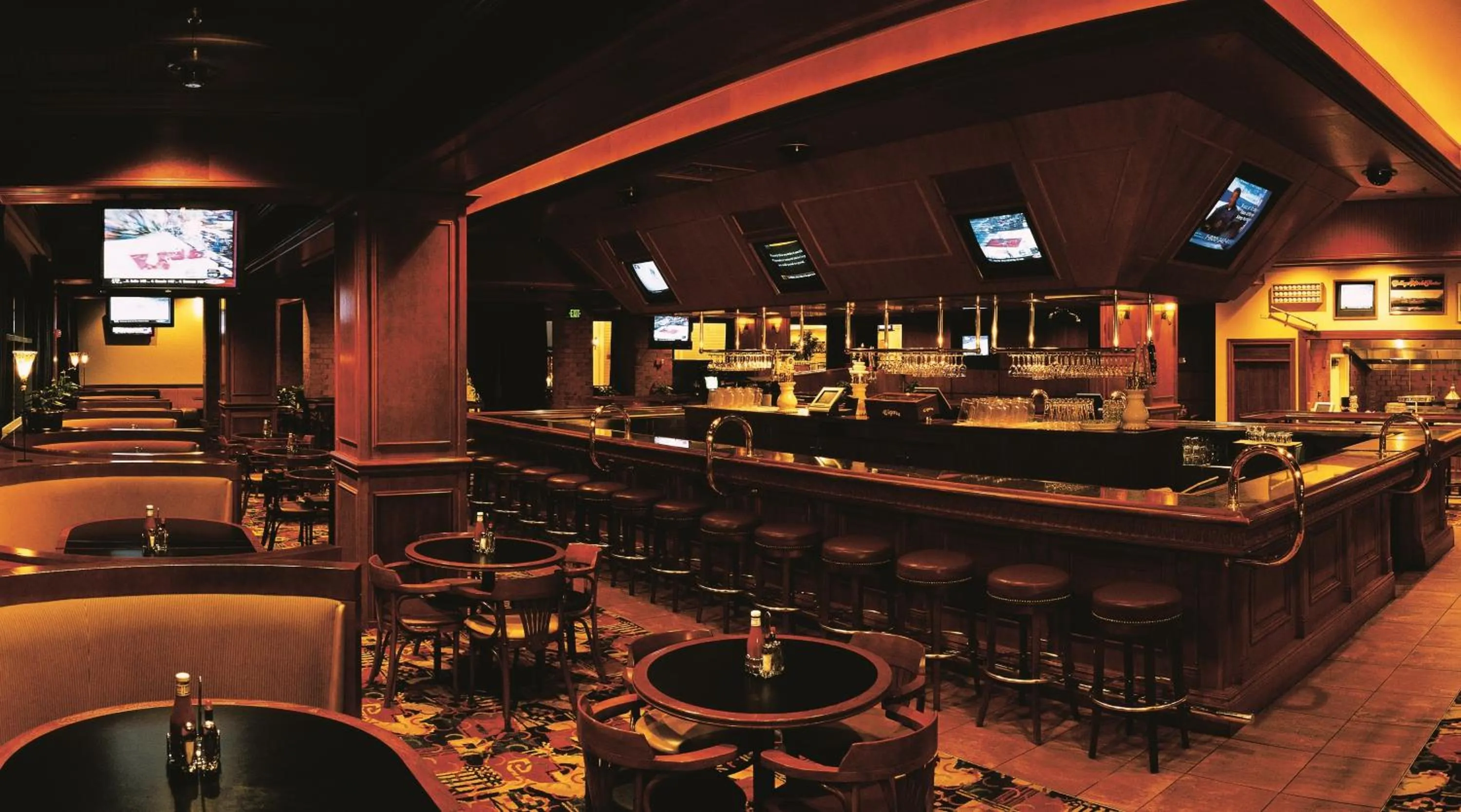 Lounge or bar in Ameristar Casino Hotel Council Bluffs