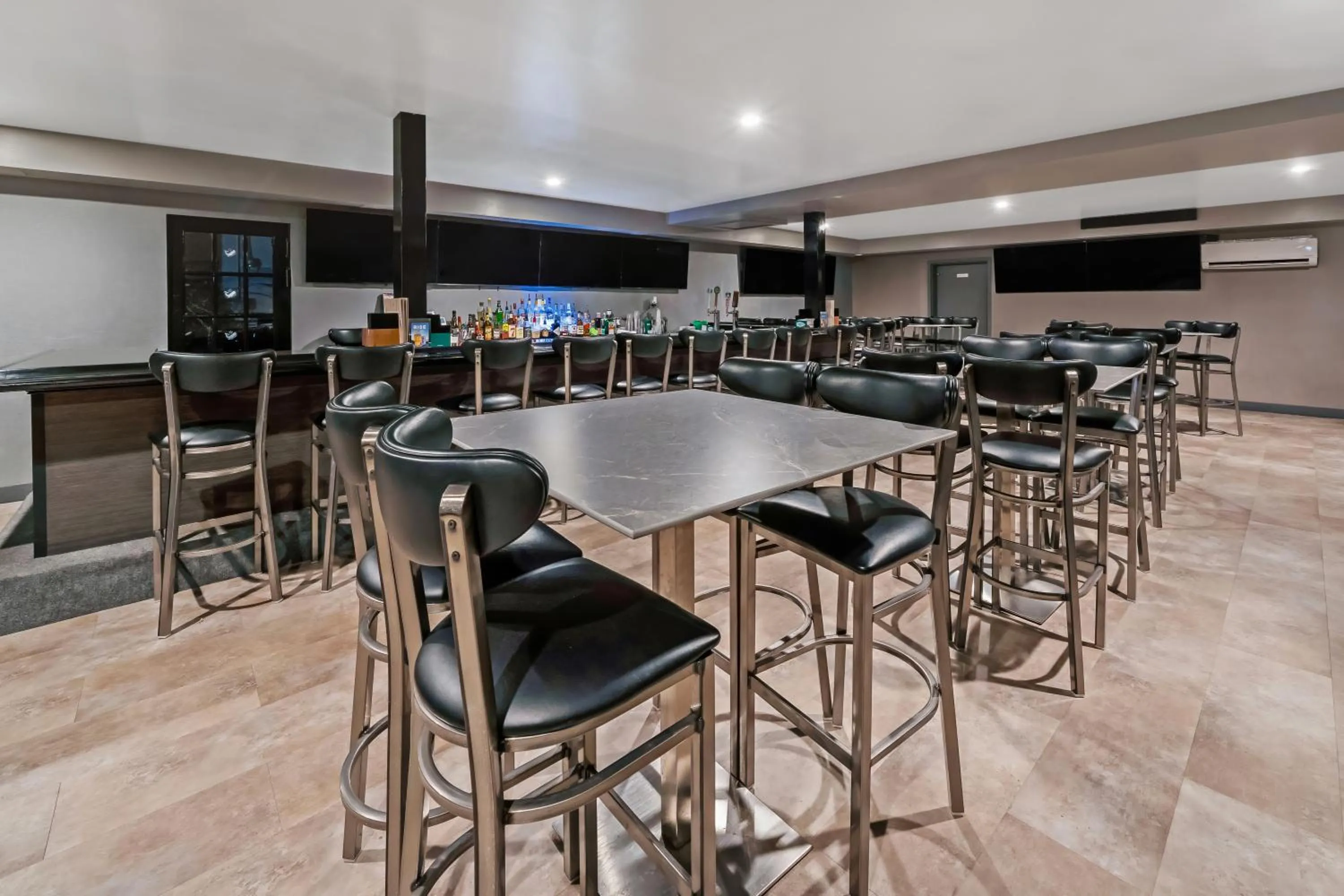 Restaurant/places to eat in Americas Best Value Inn Foxboro