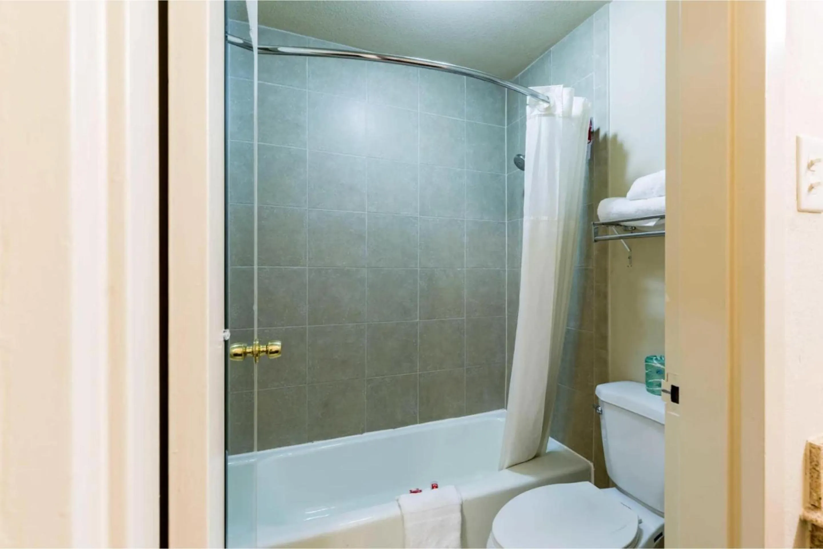 Bathroom in Eco Inn Suites by Hotel O Baytown