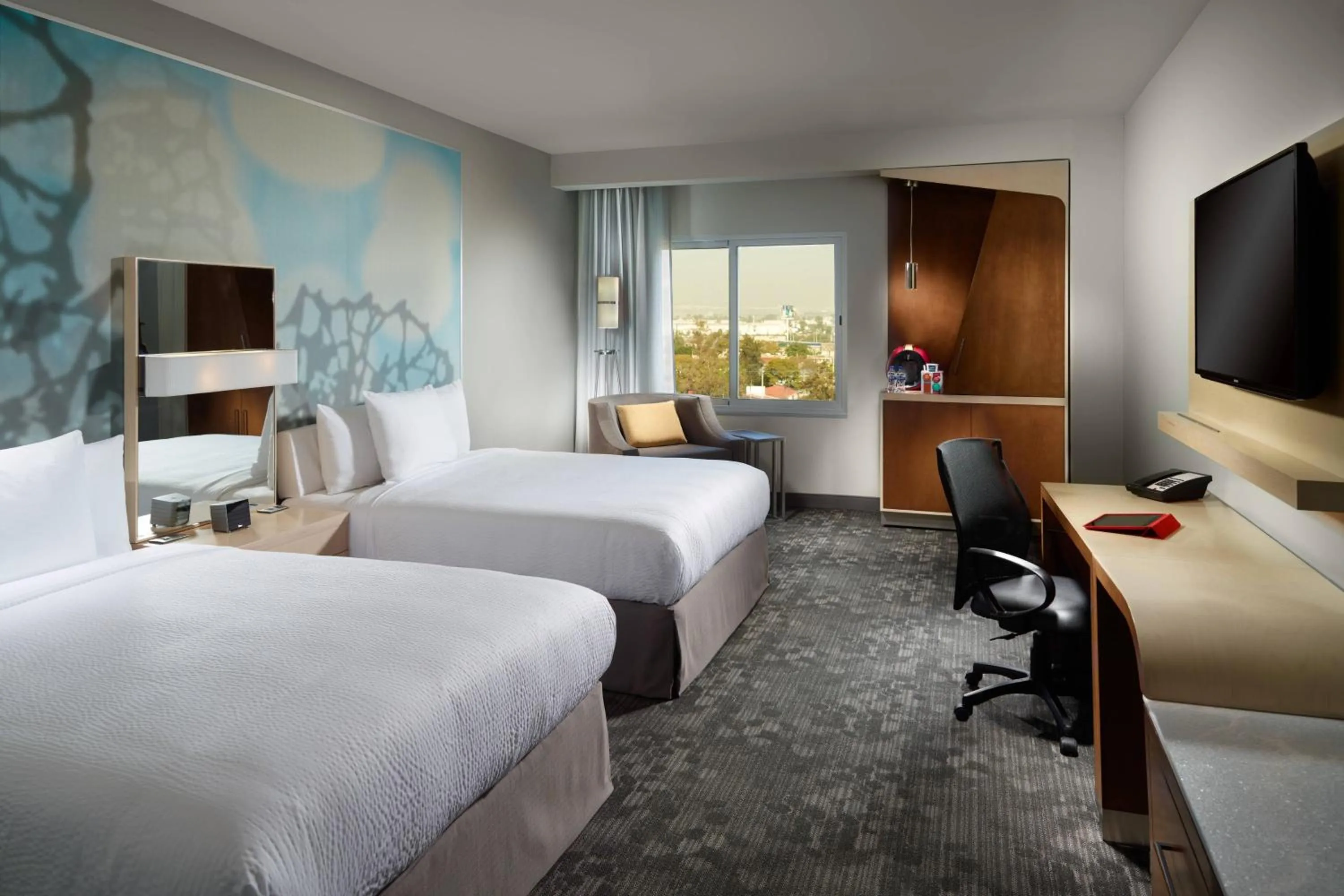 Photo of the whole room, Bed in Courtyard by Marriott Queretaro