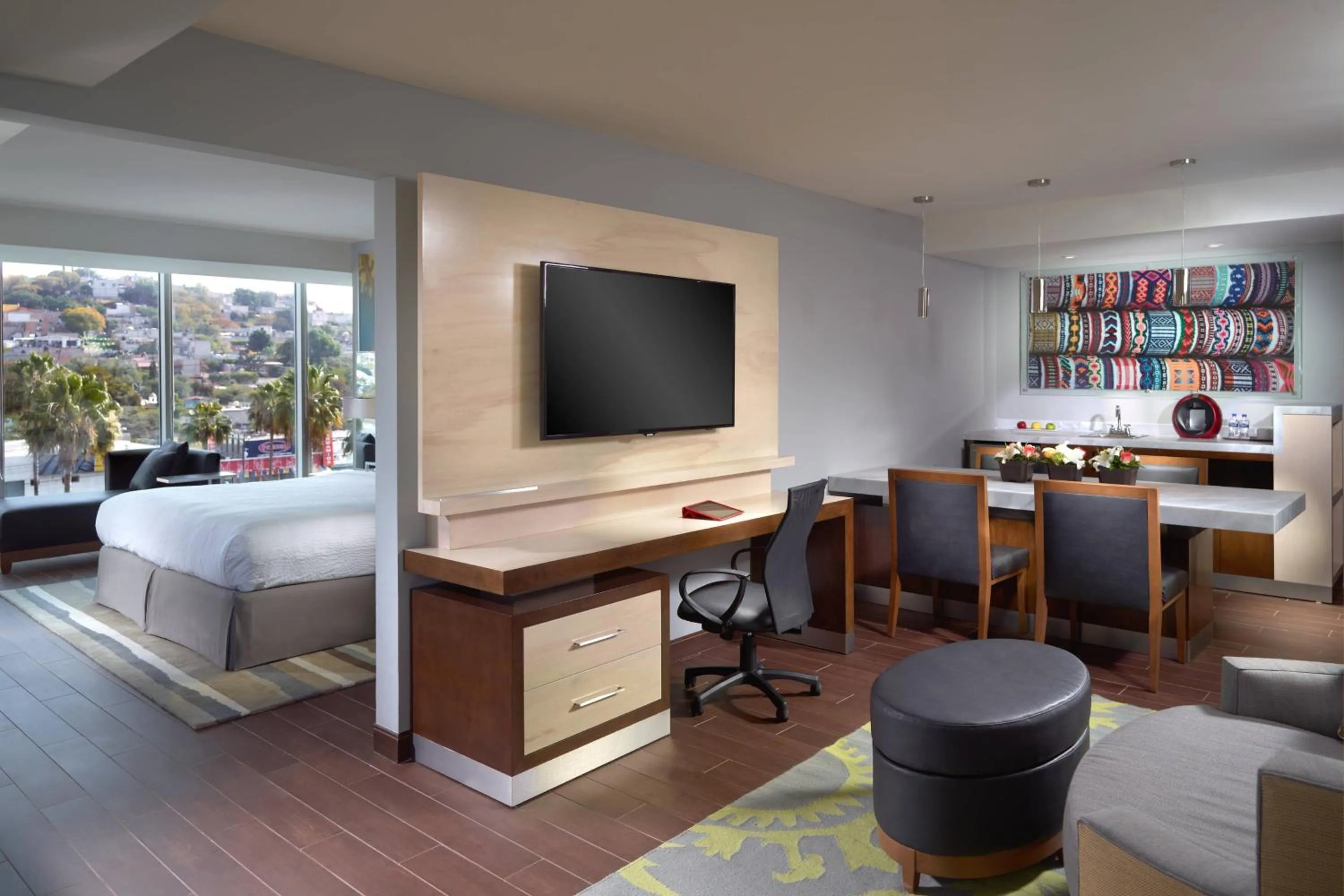 Photo of the whole room, Bed in Courtyard by Marriott Queretaro