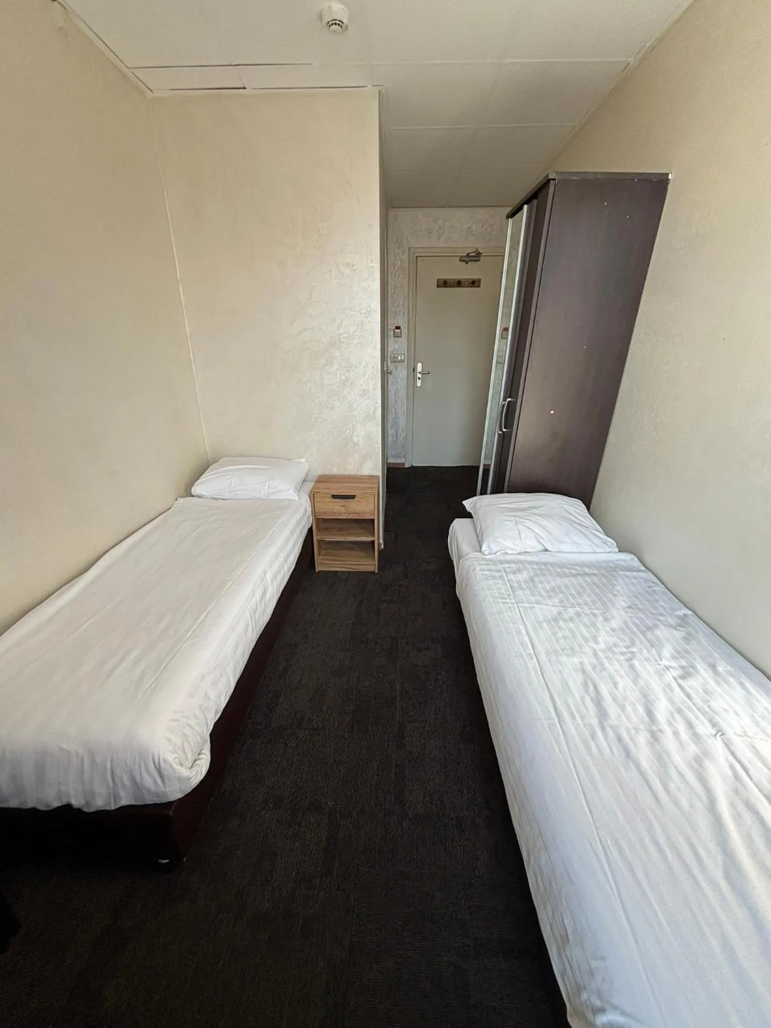 Photo of the whole room, Bed in Flex-Inn