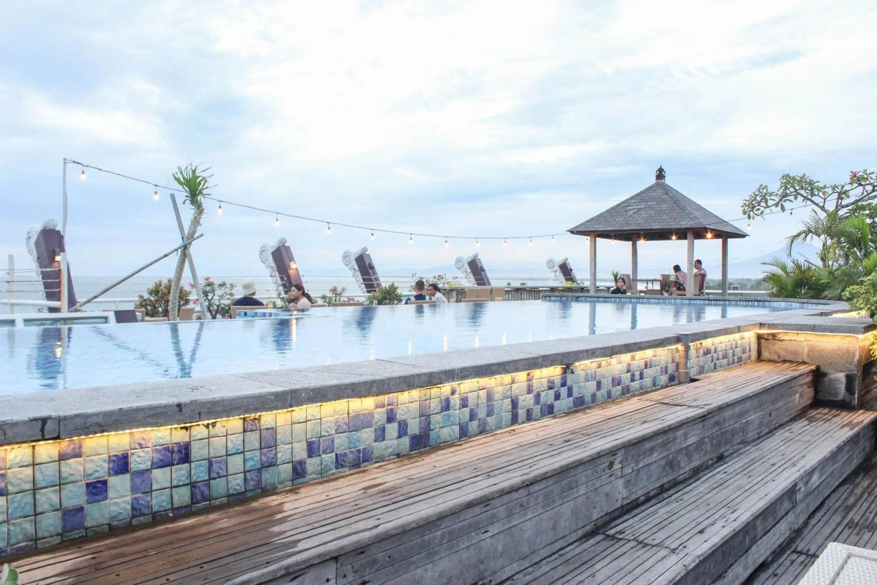 Swimming pool in Kutabex Beachfront Hotel