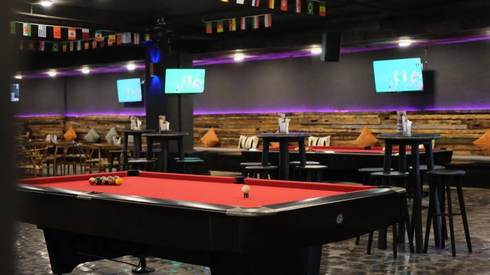 Billiard in Kutabex Beachfront Hotel