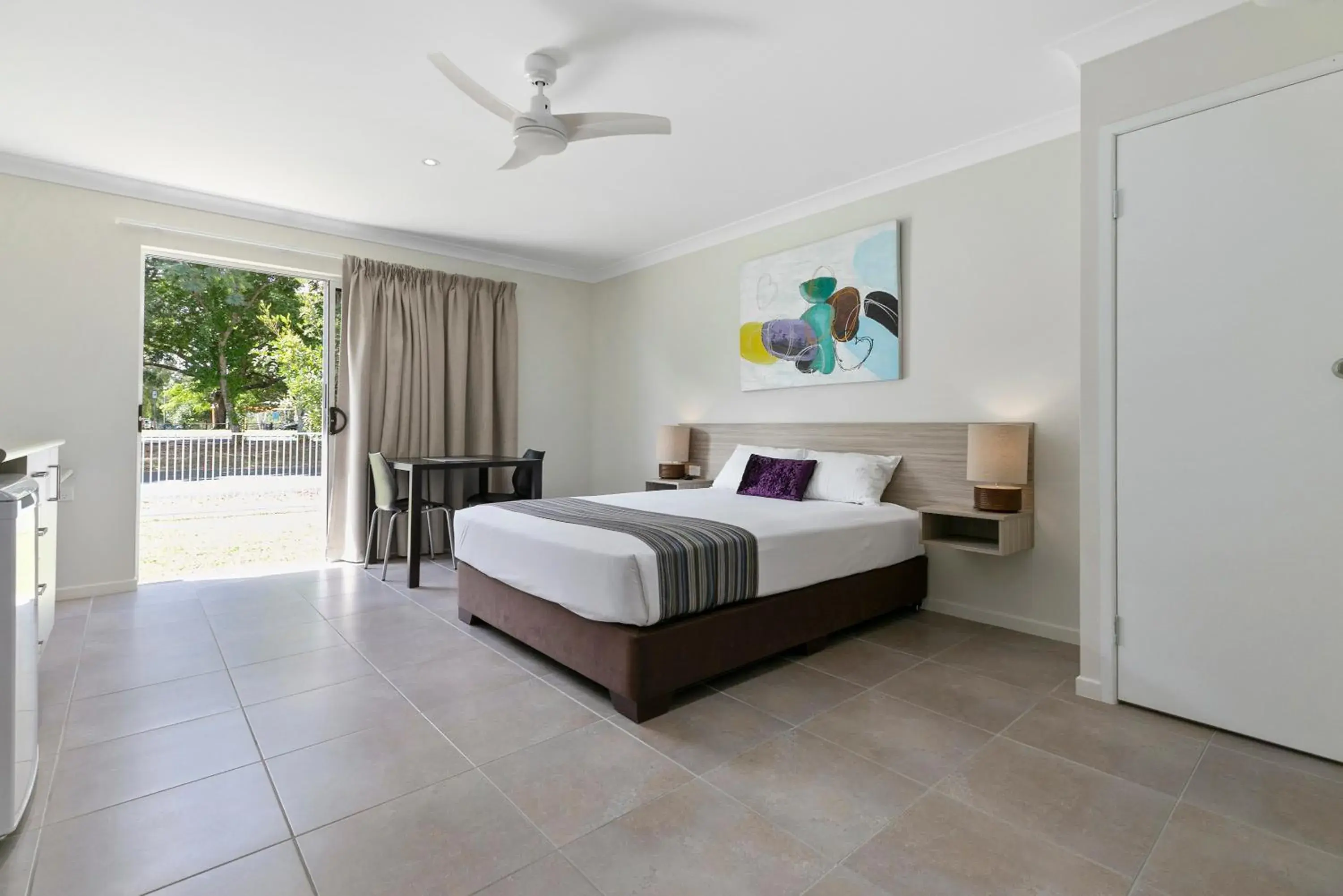 Standard Queen Room - single occupancy - Disability Access in Beachside Boutique Motel Mackay Standard Queen Room - single occupancy - Disability Access in Beachside Boutique Motel Mackay