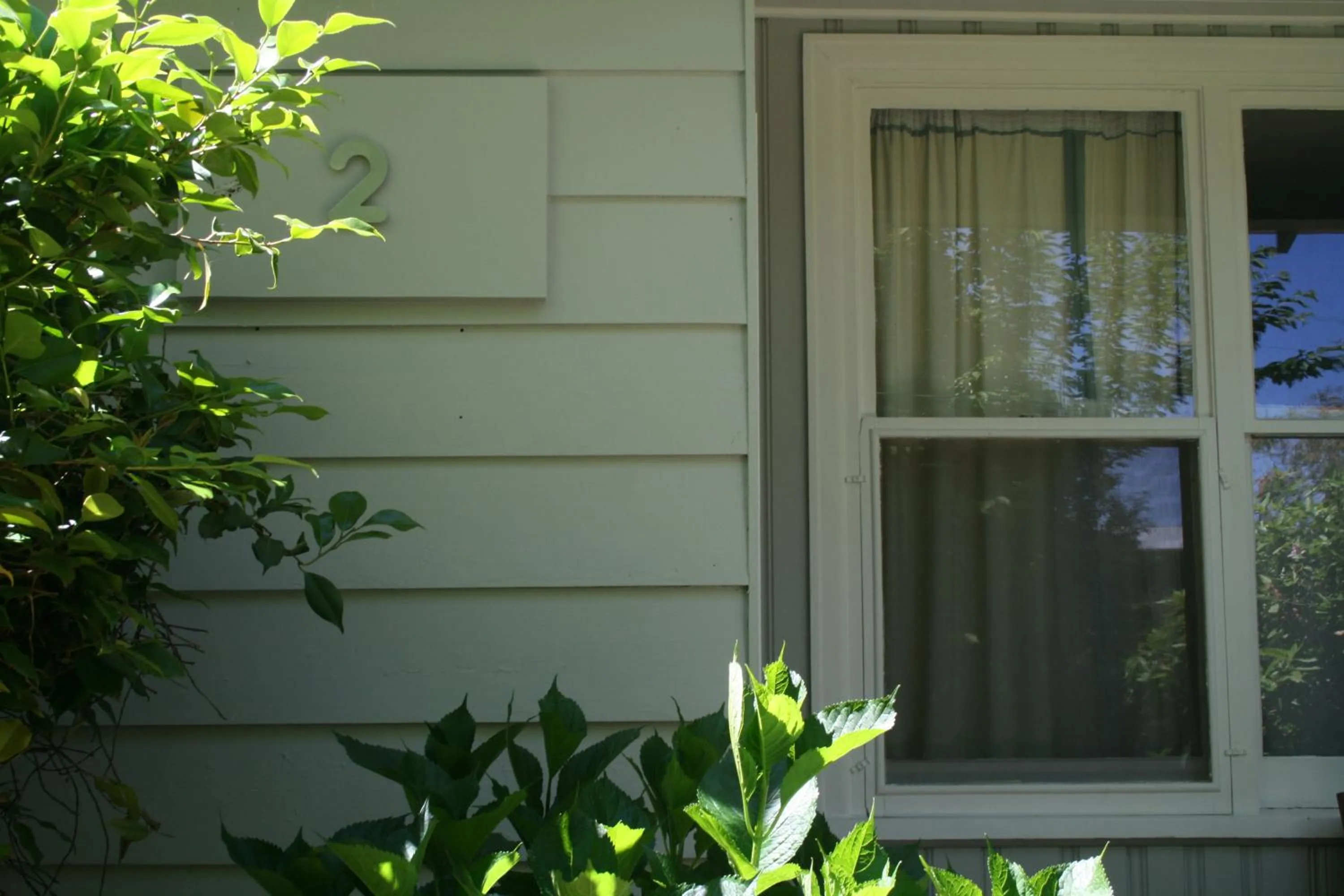Facade/entrance in Elm Lodge Bright