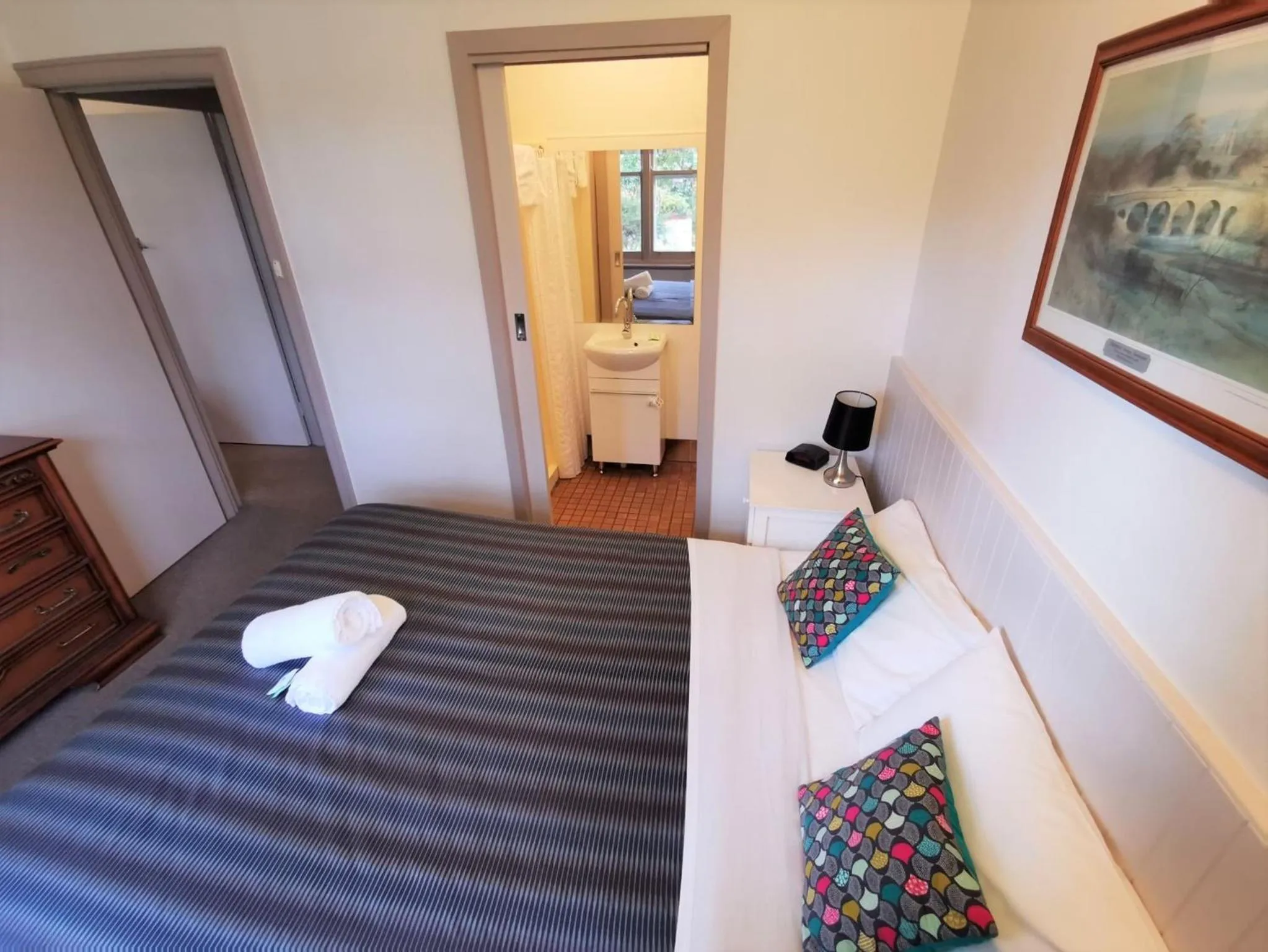 Bed in Elm Lodge Bright