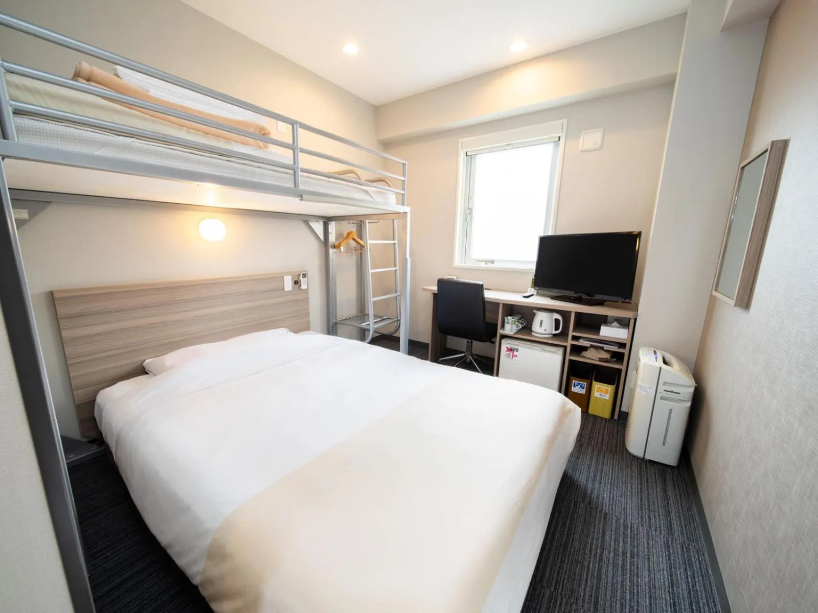 Photo of the whole room, Bed in Super Hotel Shinyokohama