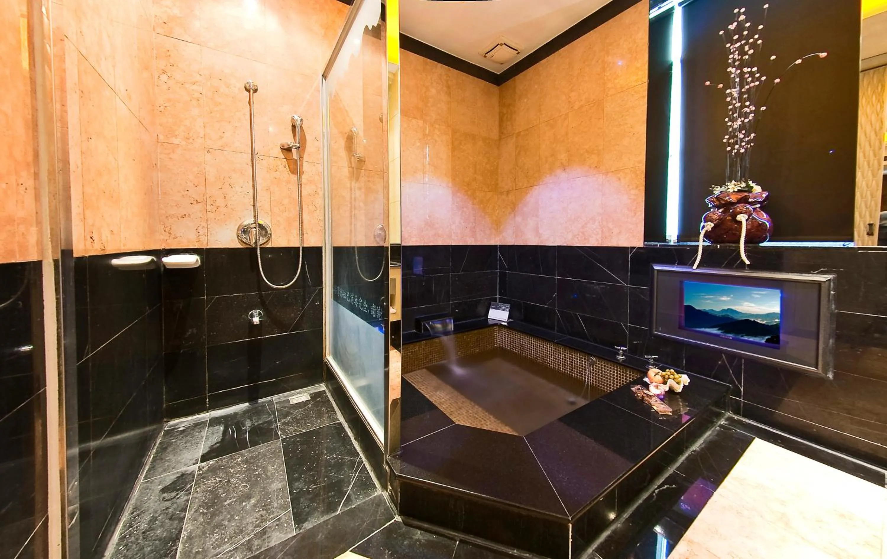 Bathroom in Jinsha Motel