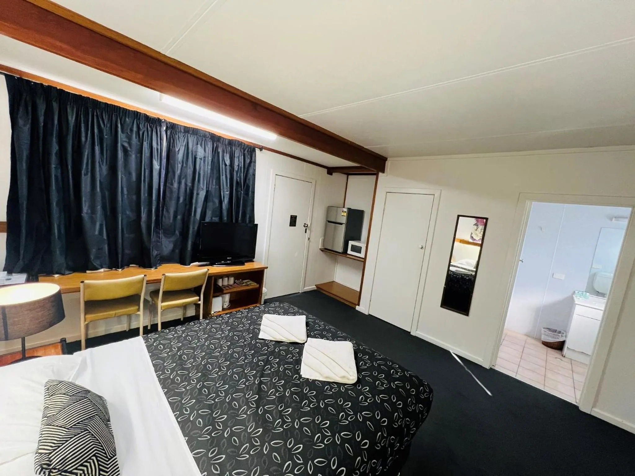 Bedroom, Bed in Horsham Motel