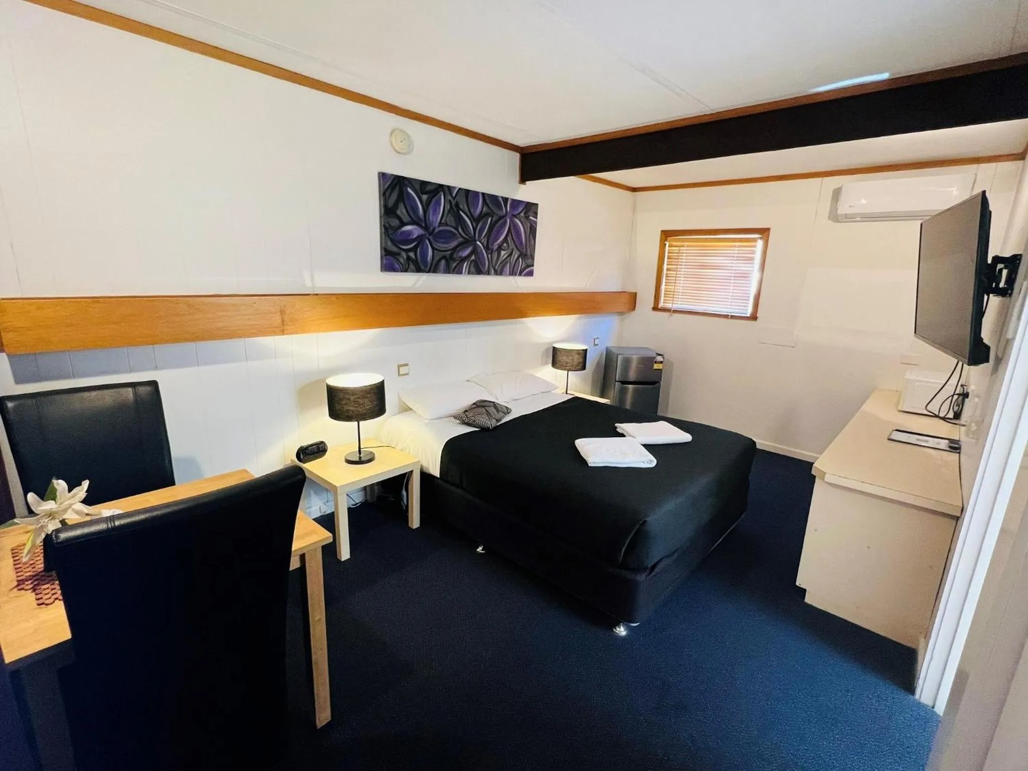 Bedroom in Horsham Motel