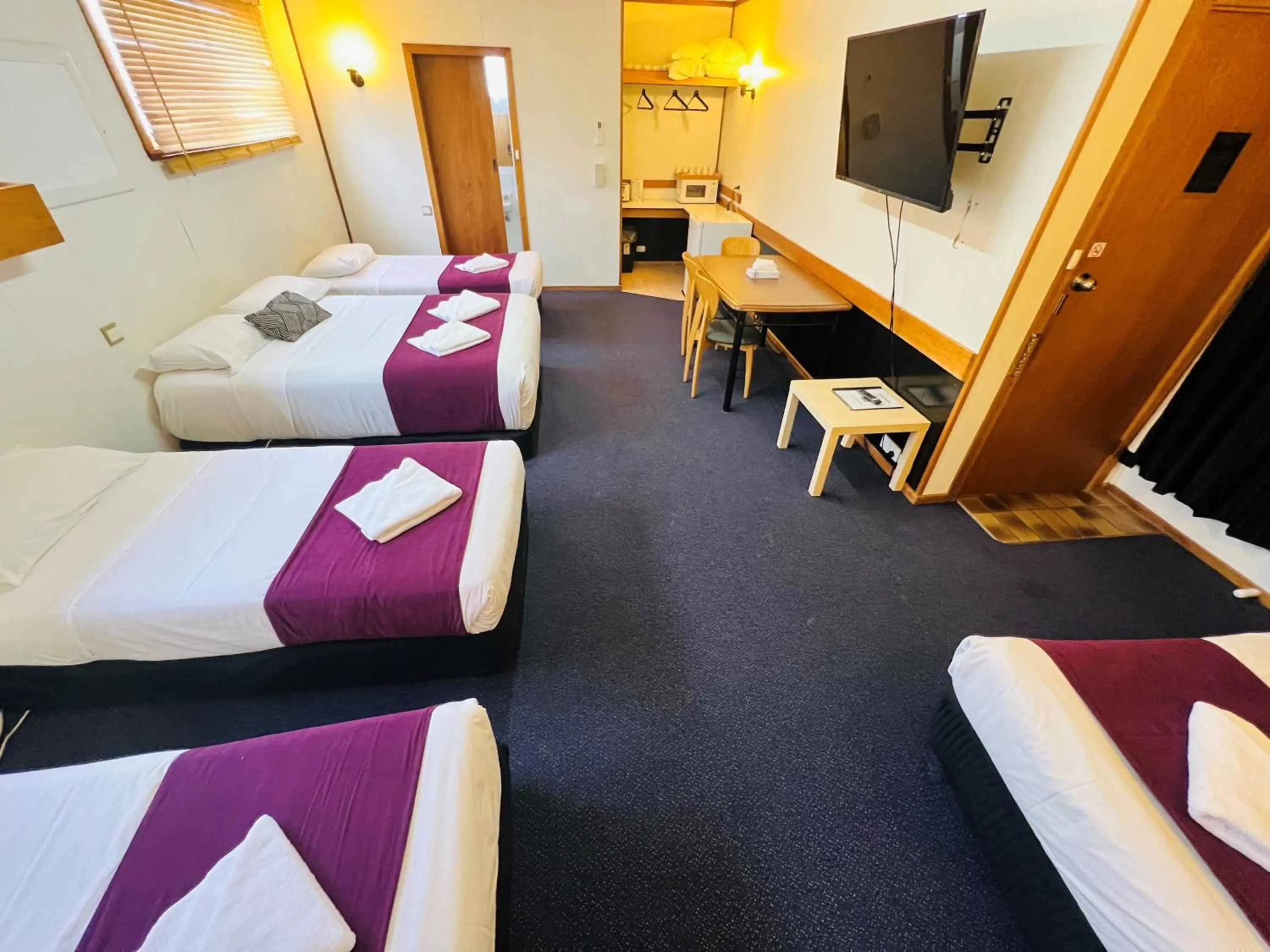 Bedroom, Bed in Horsham Motel