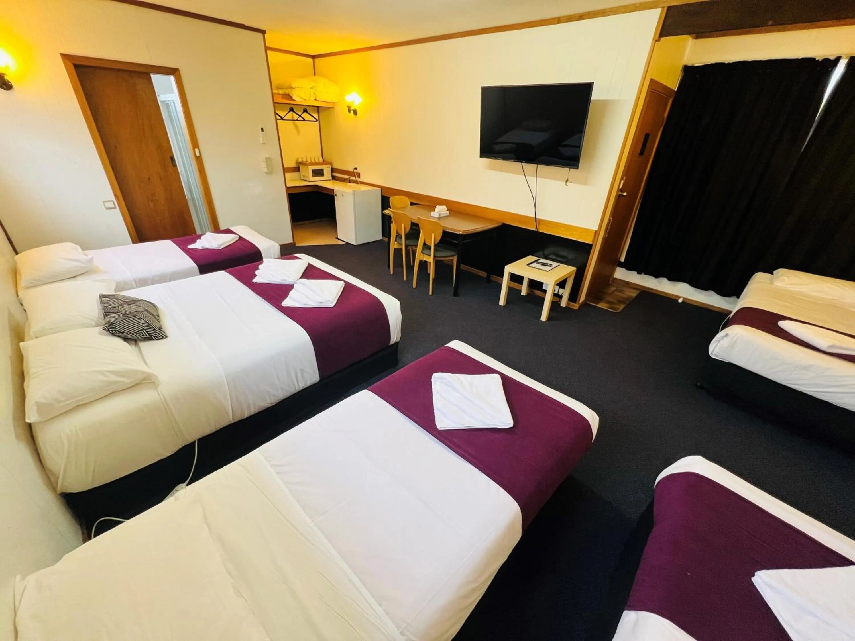 Bedroom, Bed in Horsham Motel