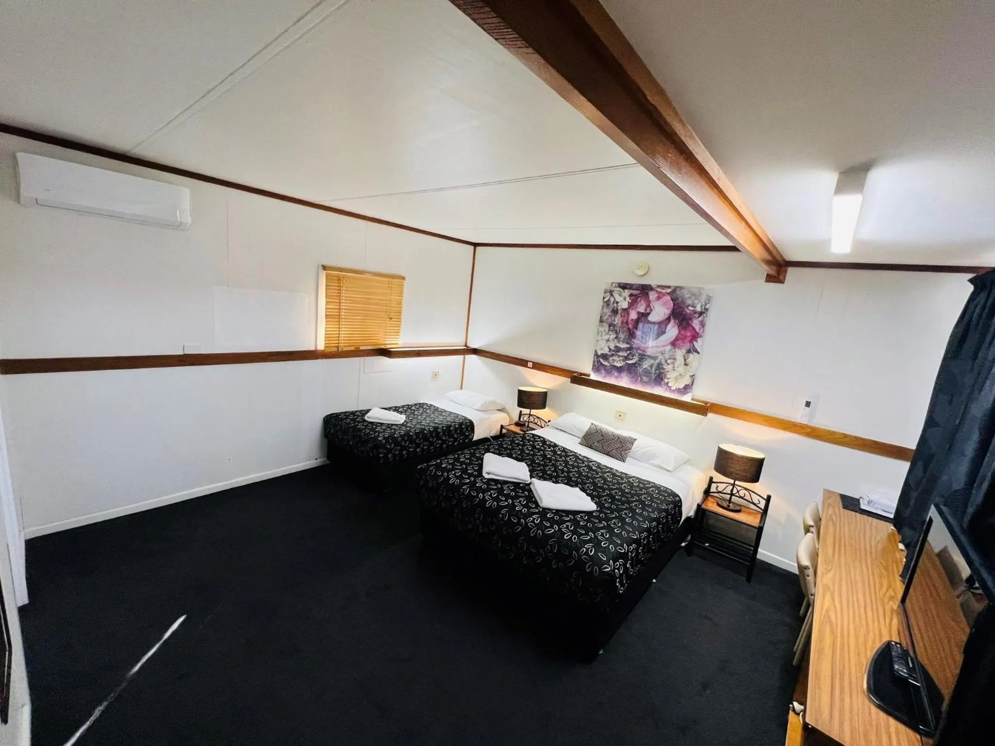 Bedroom, Bed in Horsham Motel