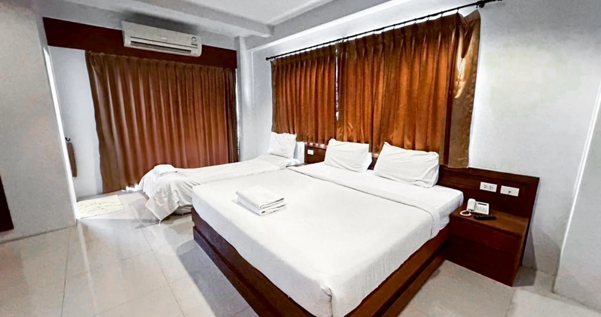 Bed in Perfect Place Hotel