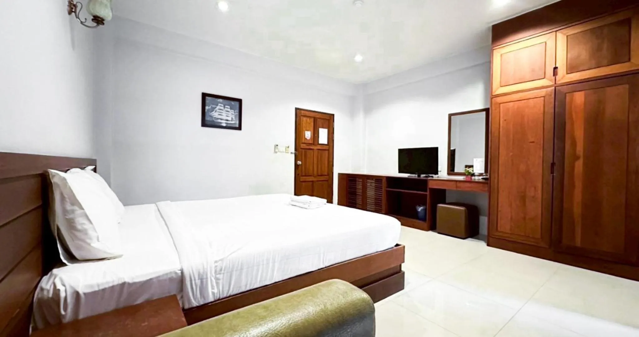 Bed in Perfect Place Hotel