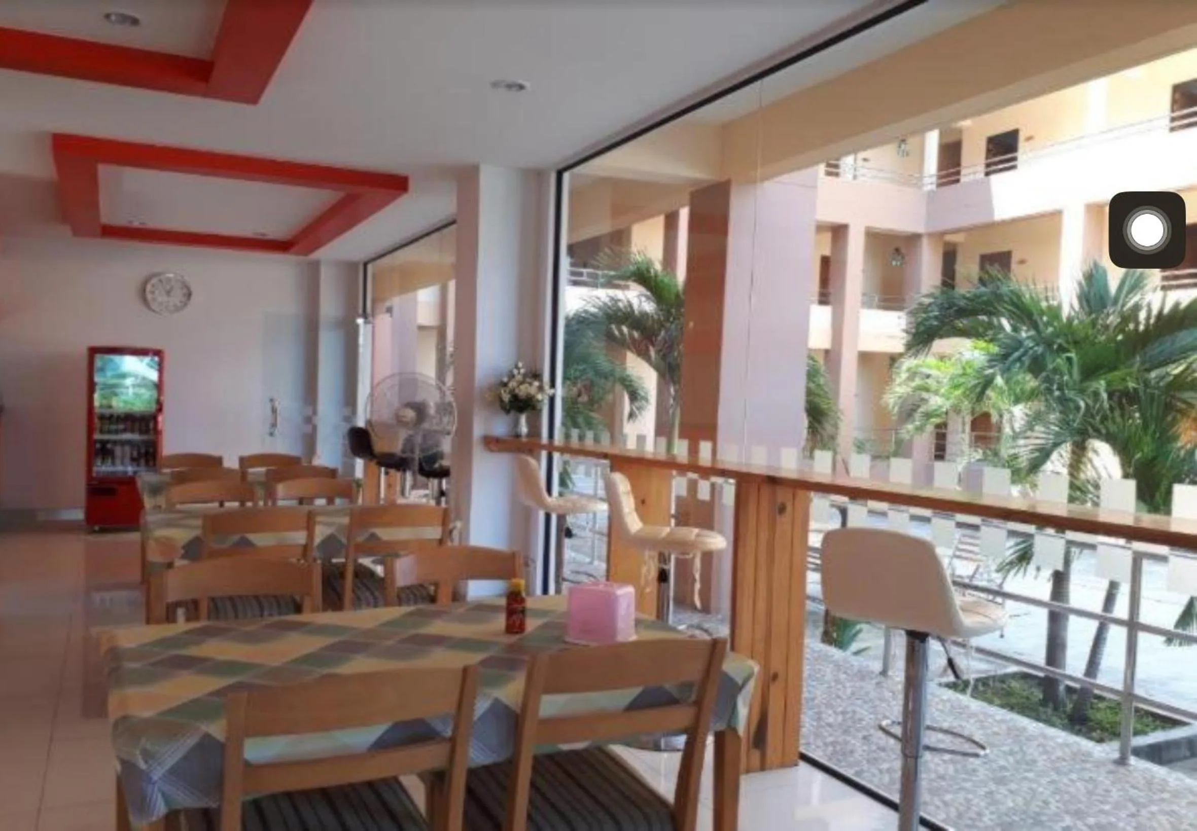 Restaurant/places to eat in Perfect Place Hotel