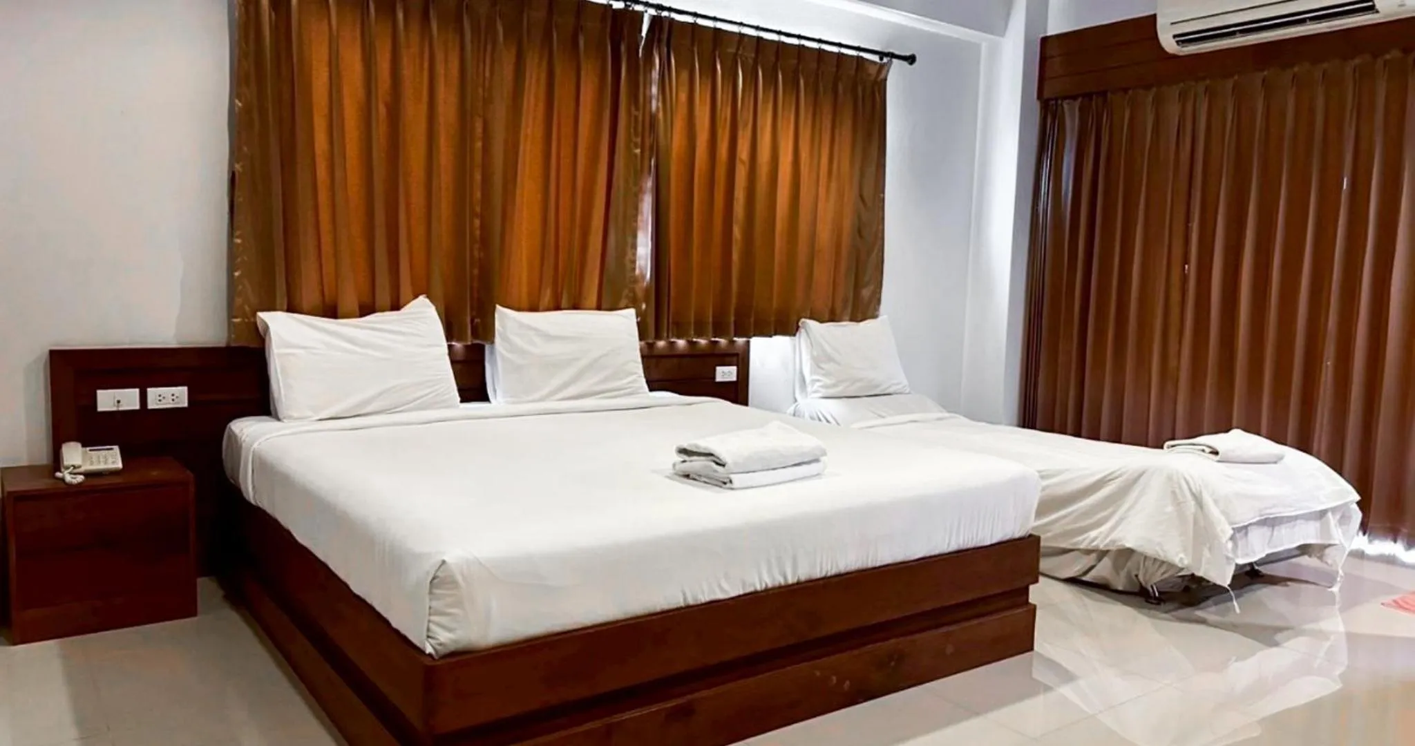 Bed in Perfect Place Hotel