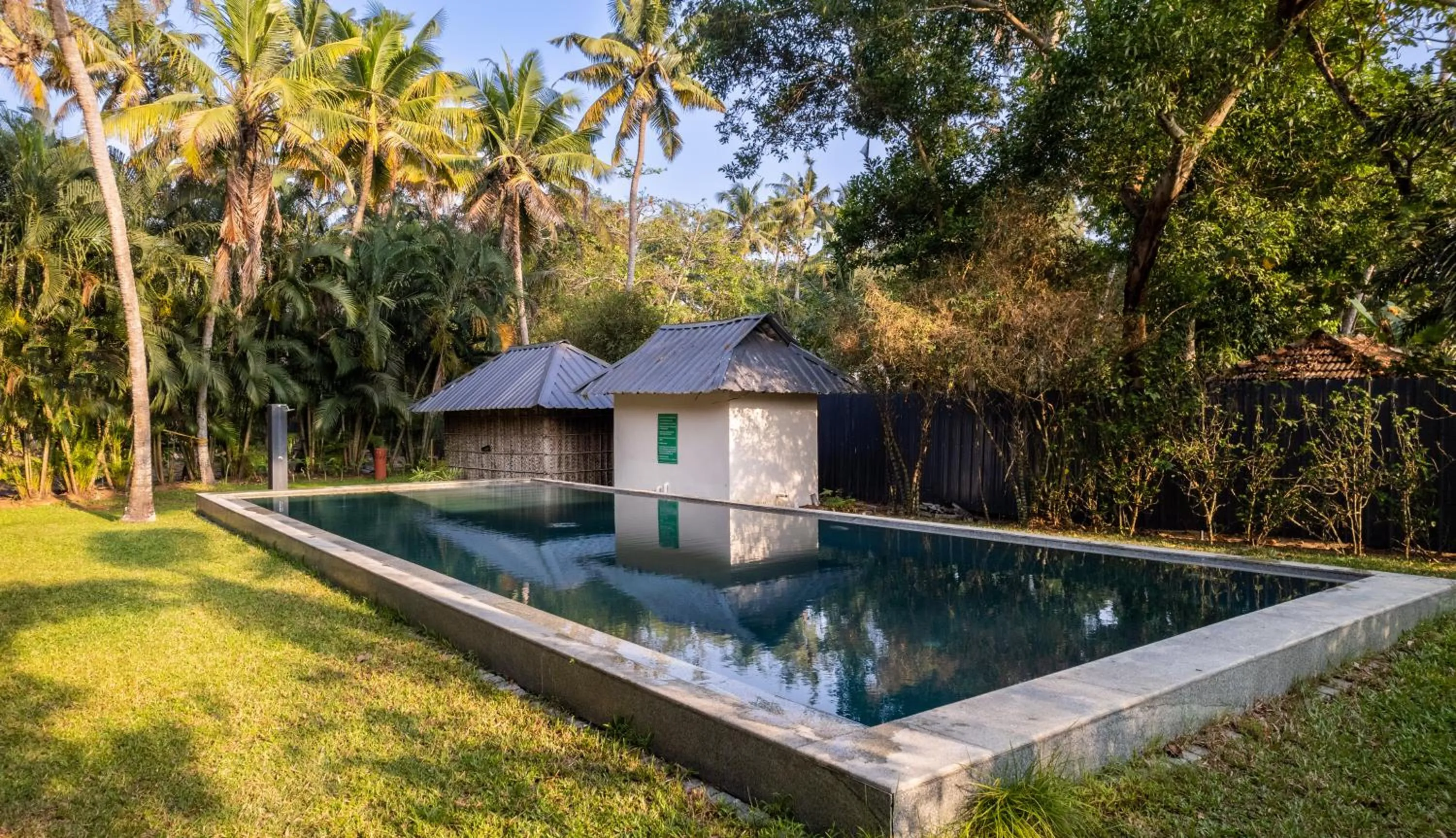 Swimming pool in Amritara A Beach Symphony