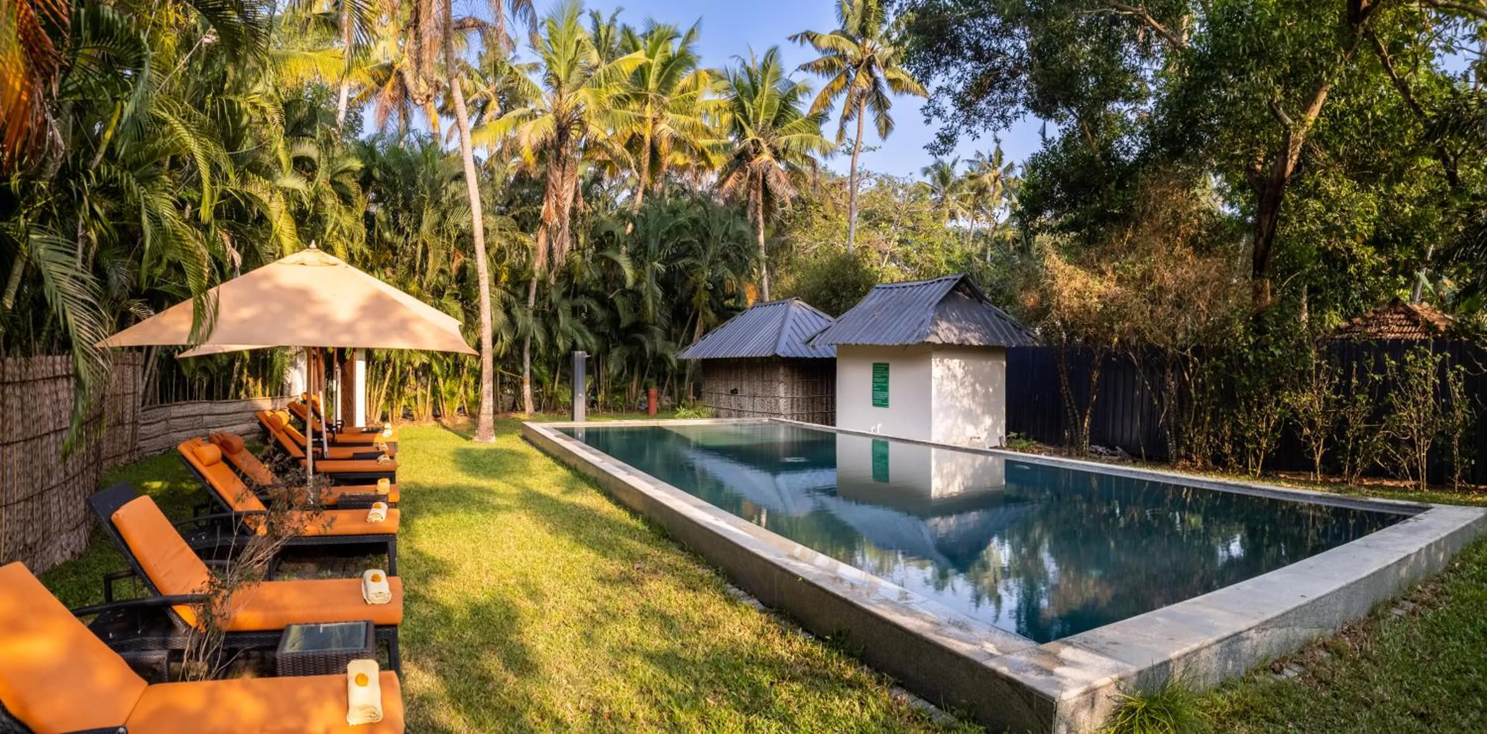 Swimming pool in Amritara A Beach Symphony