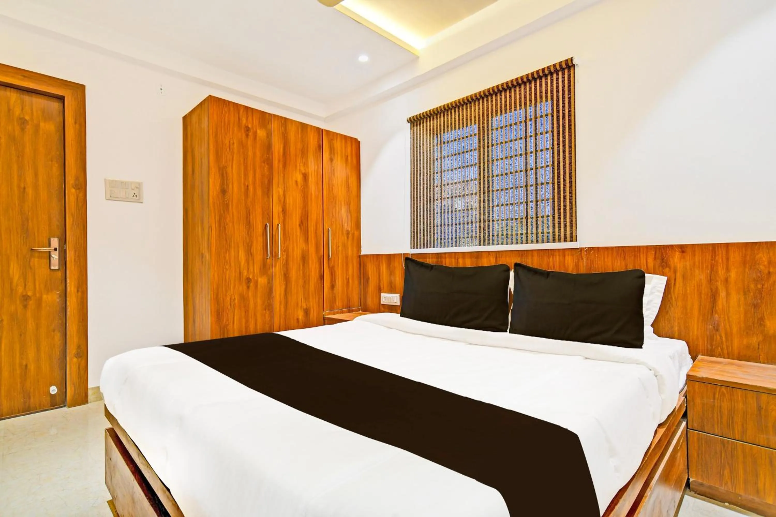 Bedroom, Bed in Hotel O Delight Stay