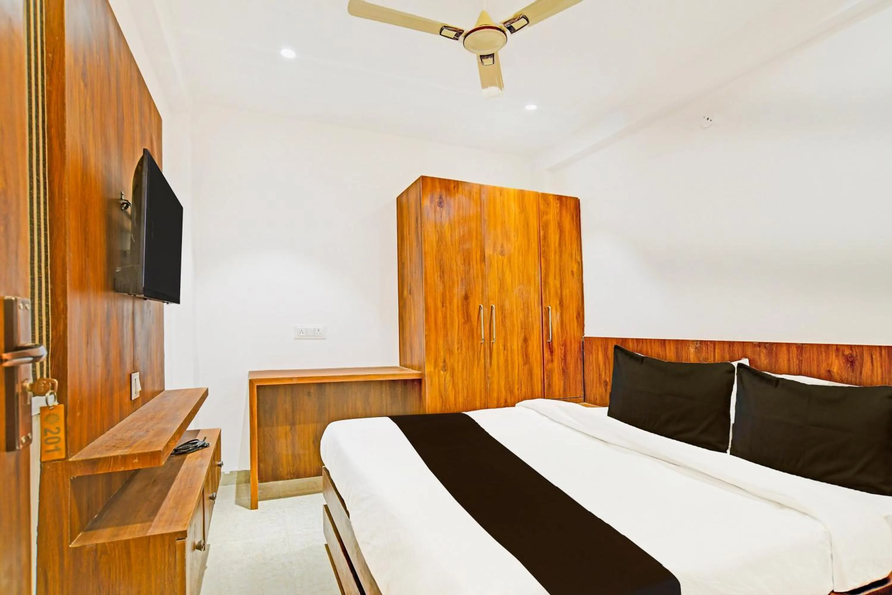 Bedroom, Bed in Hotel O Delight Stay