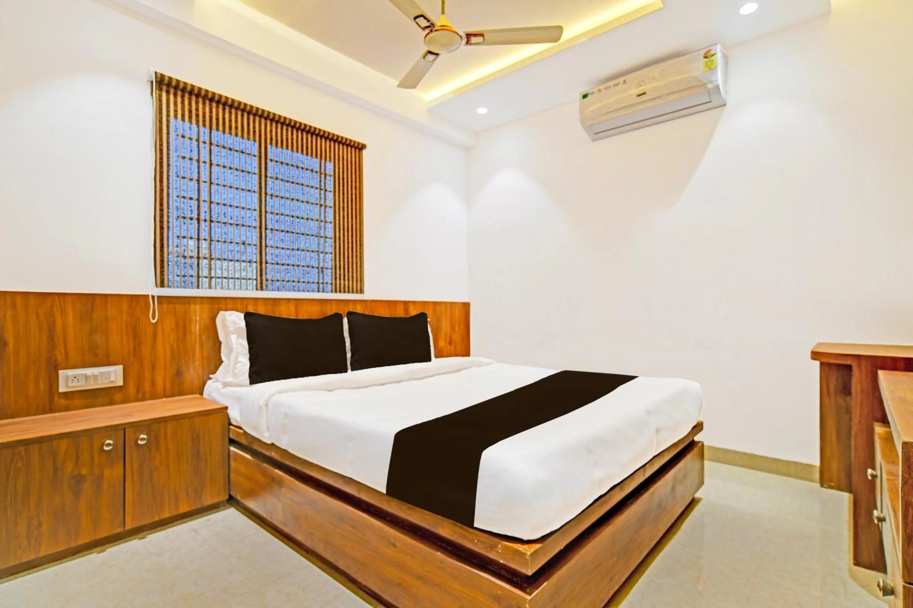 Bedroom, Bed in Hotel O Delight Stay