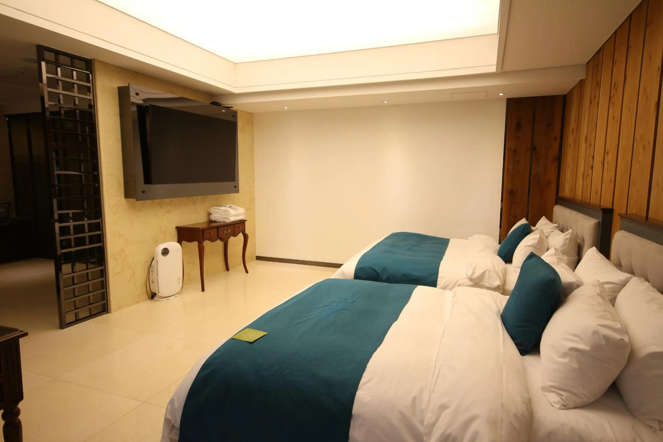 Bed in JB Tourist Hotel