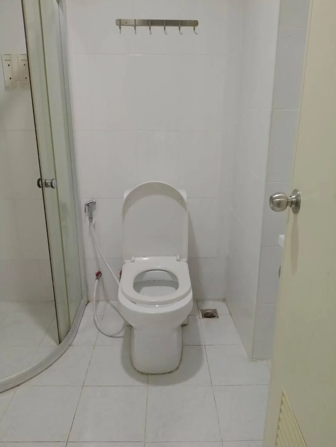 Toilet in The Freelancer Hotel