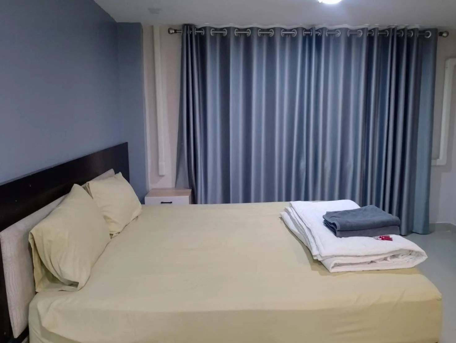 Bed in The Freelancer Hotel