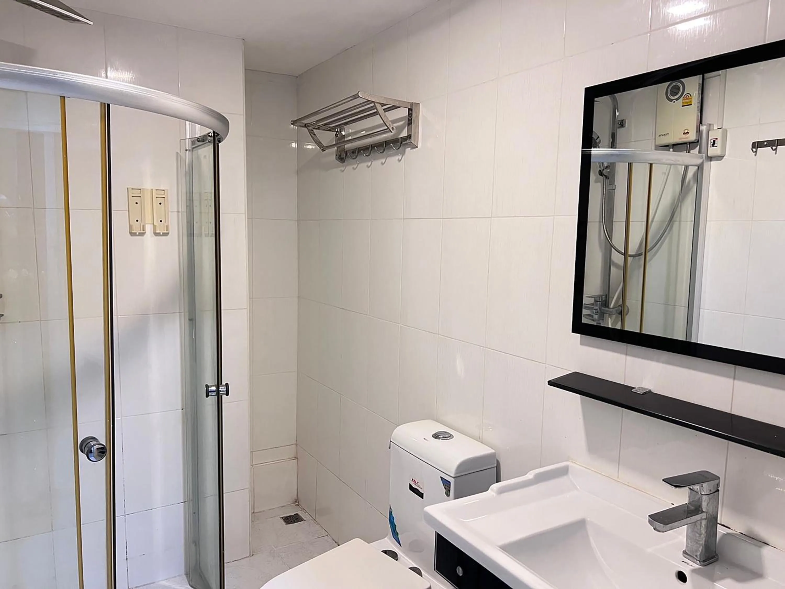 Shower in The Freelancer Hotel