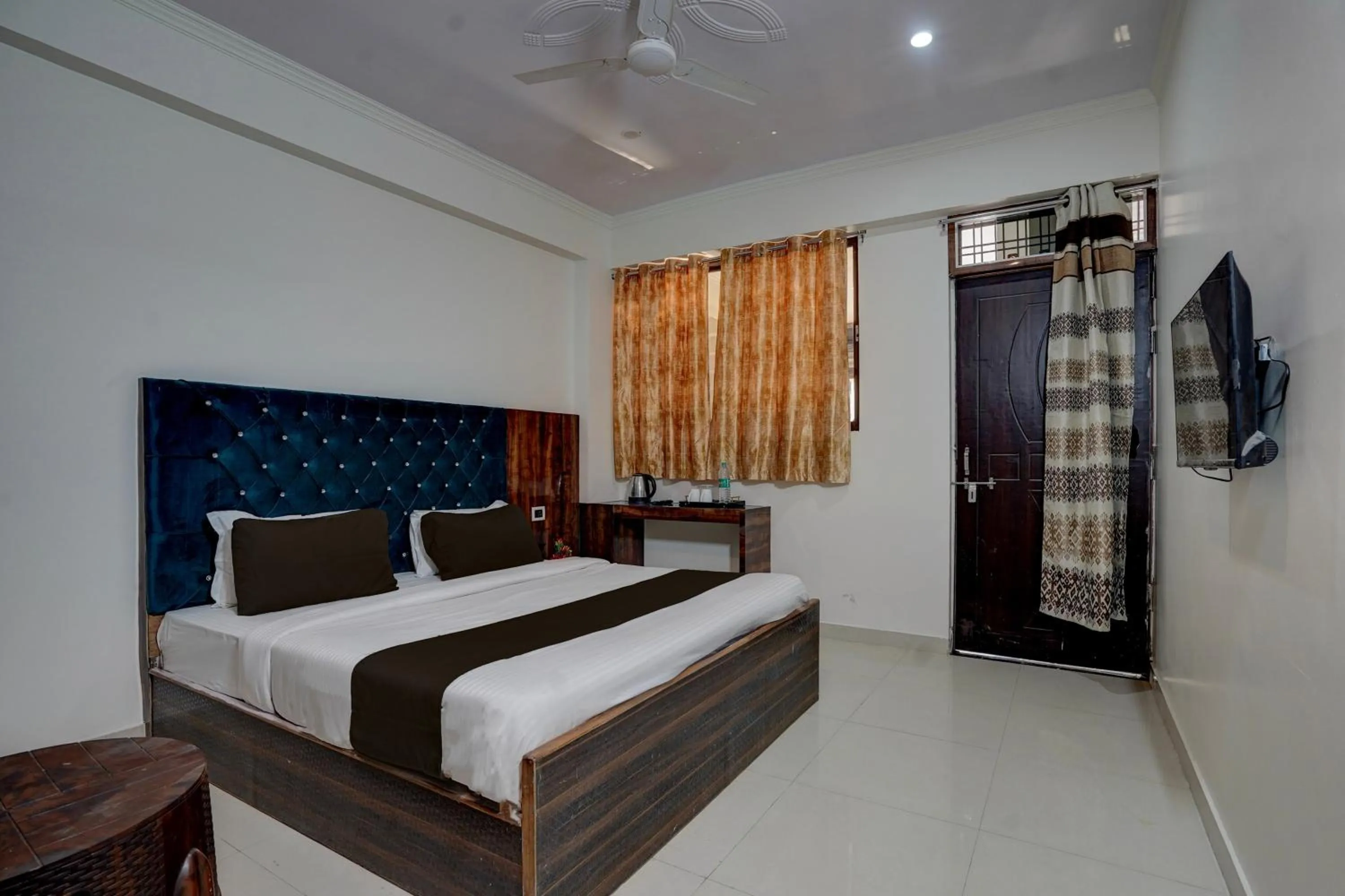 Lobby or reception, Bed in Hotel O Swastik Inn