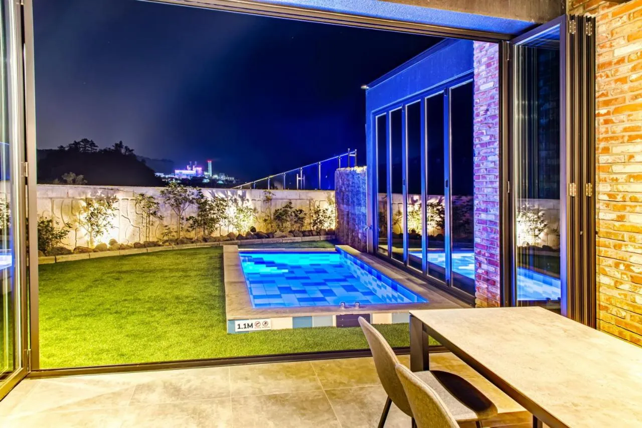 Ocean Brick Poolvilla