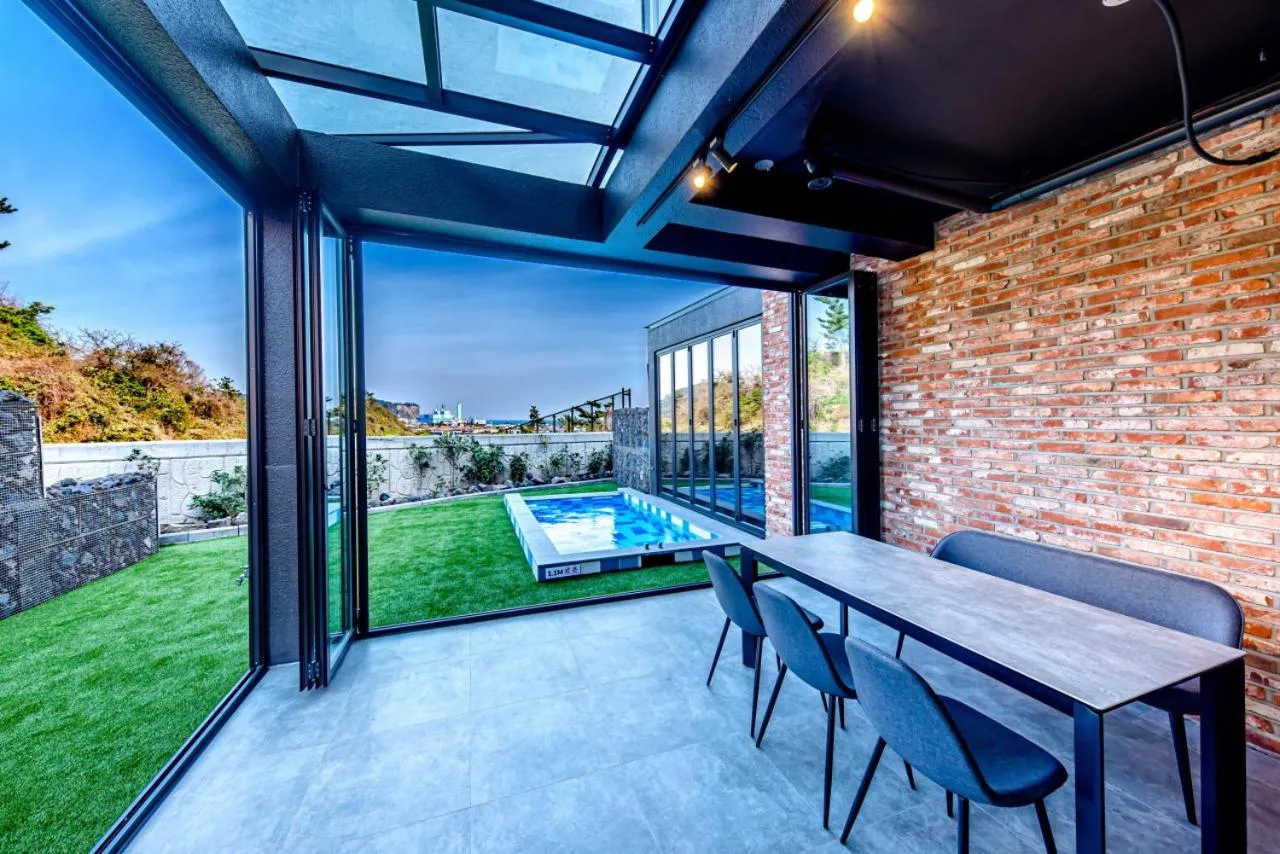 Ocean Brick Poolvilla