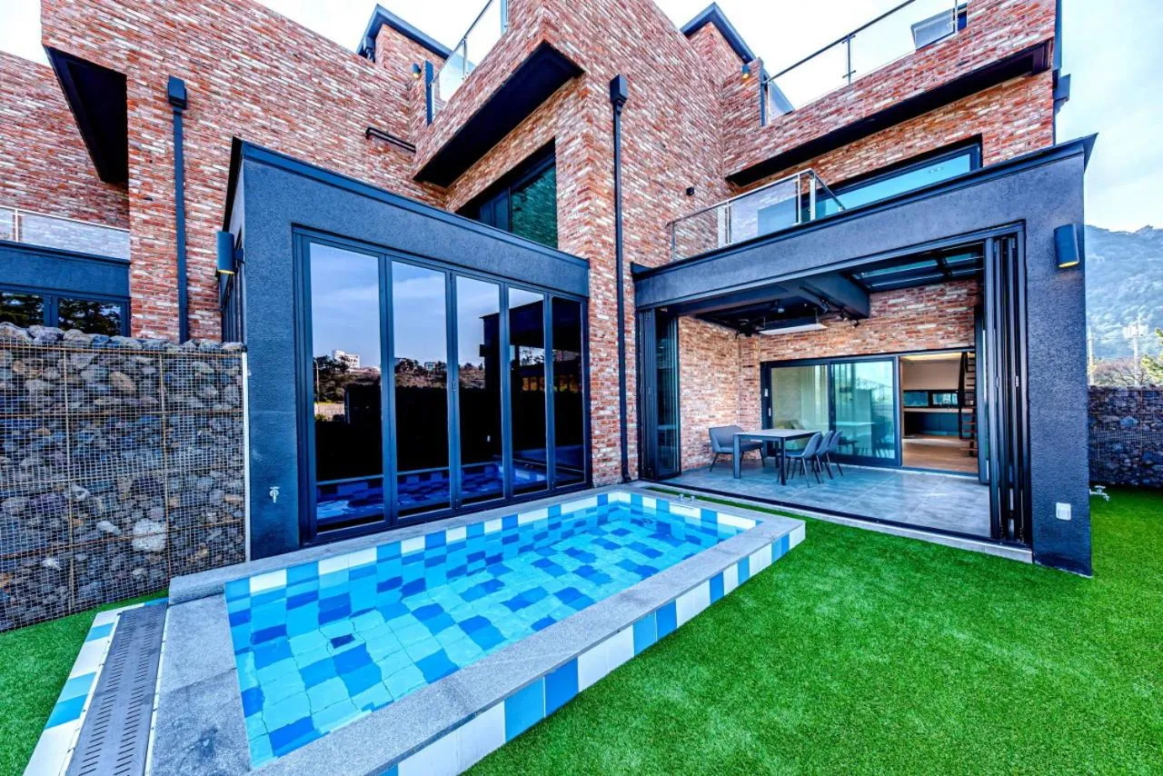 Ocean Brick Poolvilla