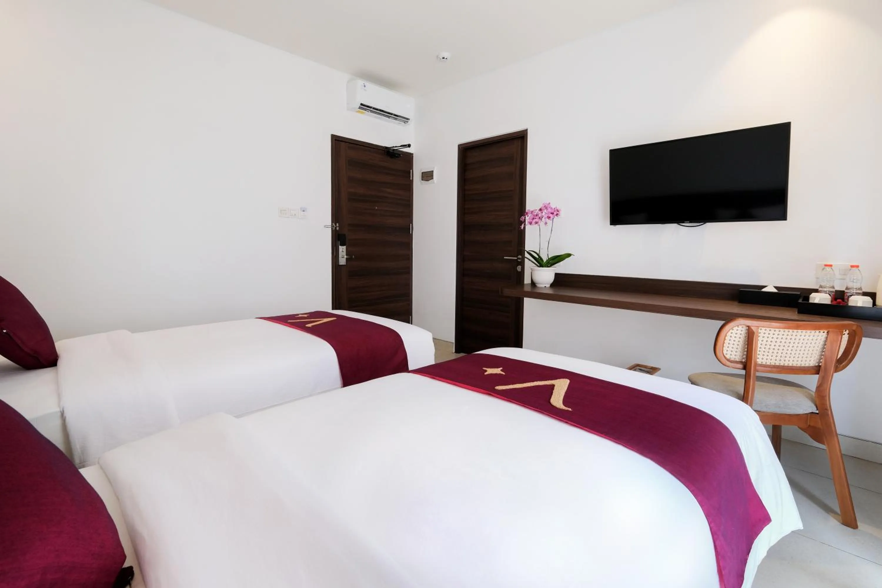 TV and multimedia, Bed in ValStar Hotel Canggu