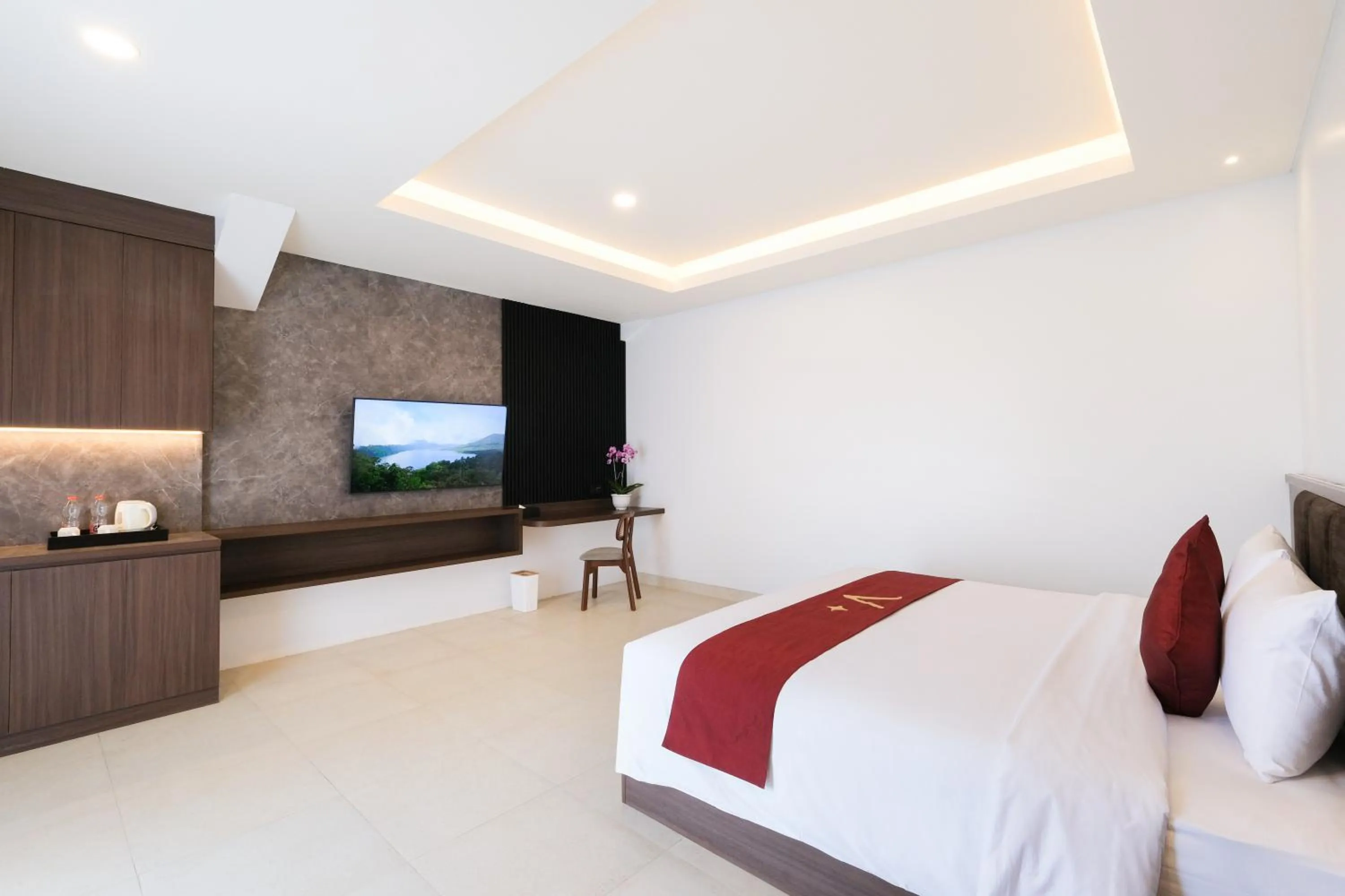 TV and multimedia, Bed in ValStar Hotel Canggu