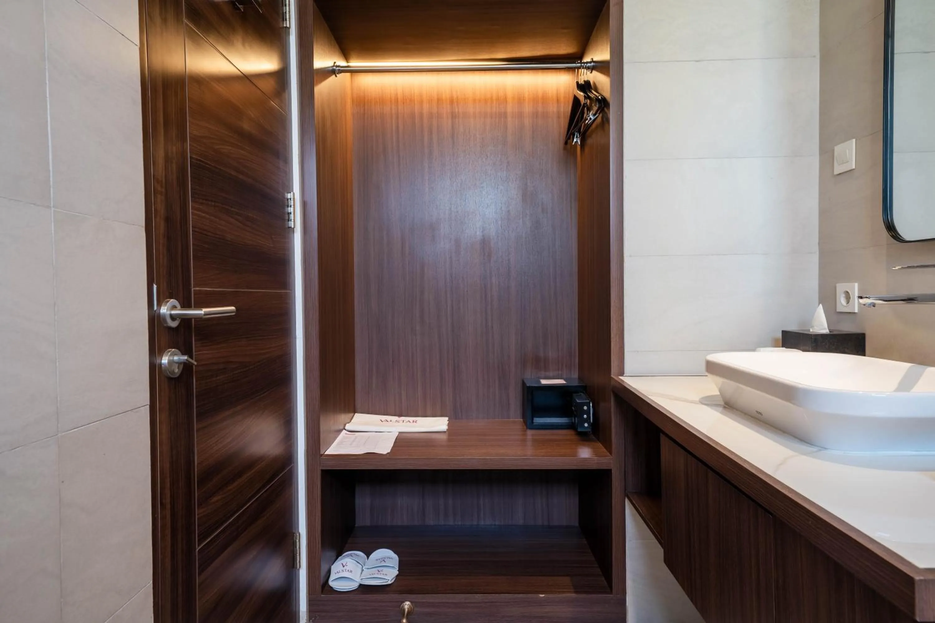 wardrobe in ValStar Hotel Canggu