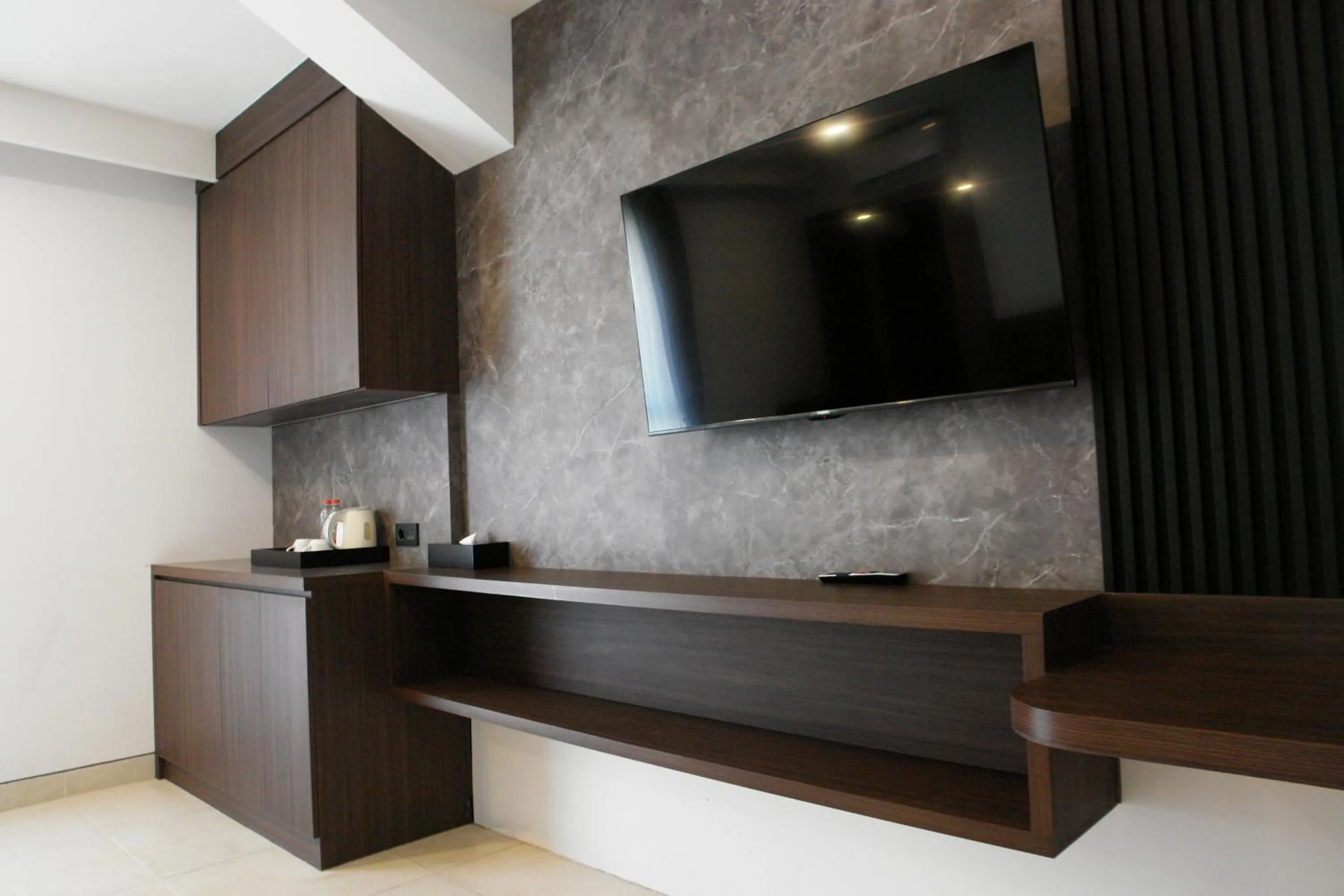 Communal lounge/ TV room in ValStar Hotel Canggu