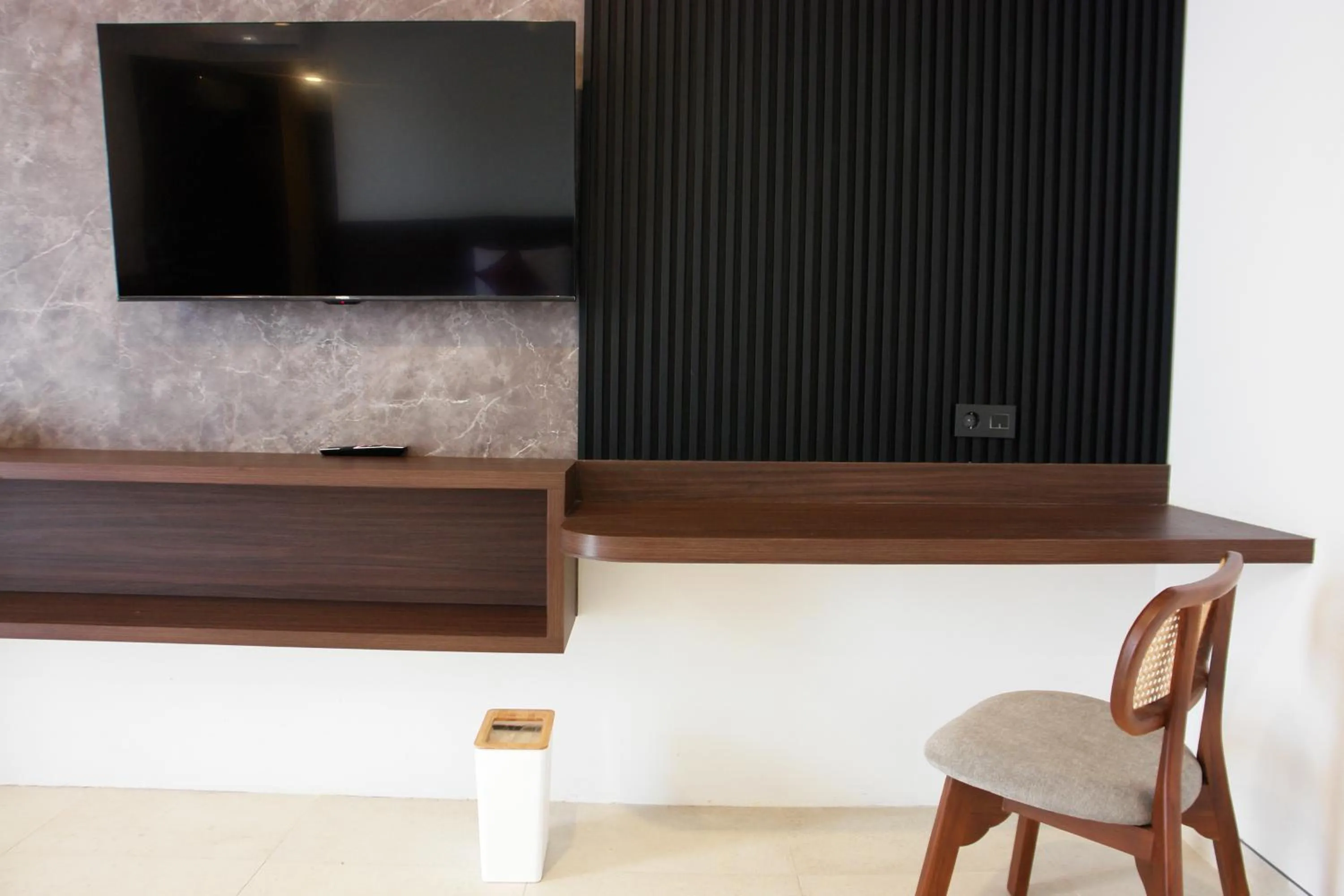 TV and multimedia in ValStar Hotel Canggu