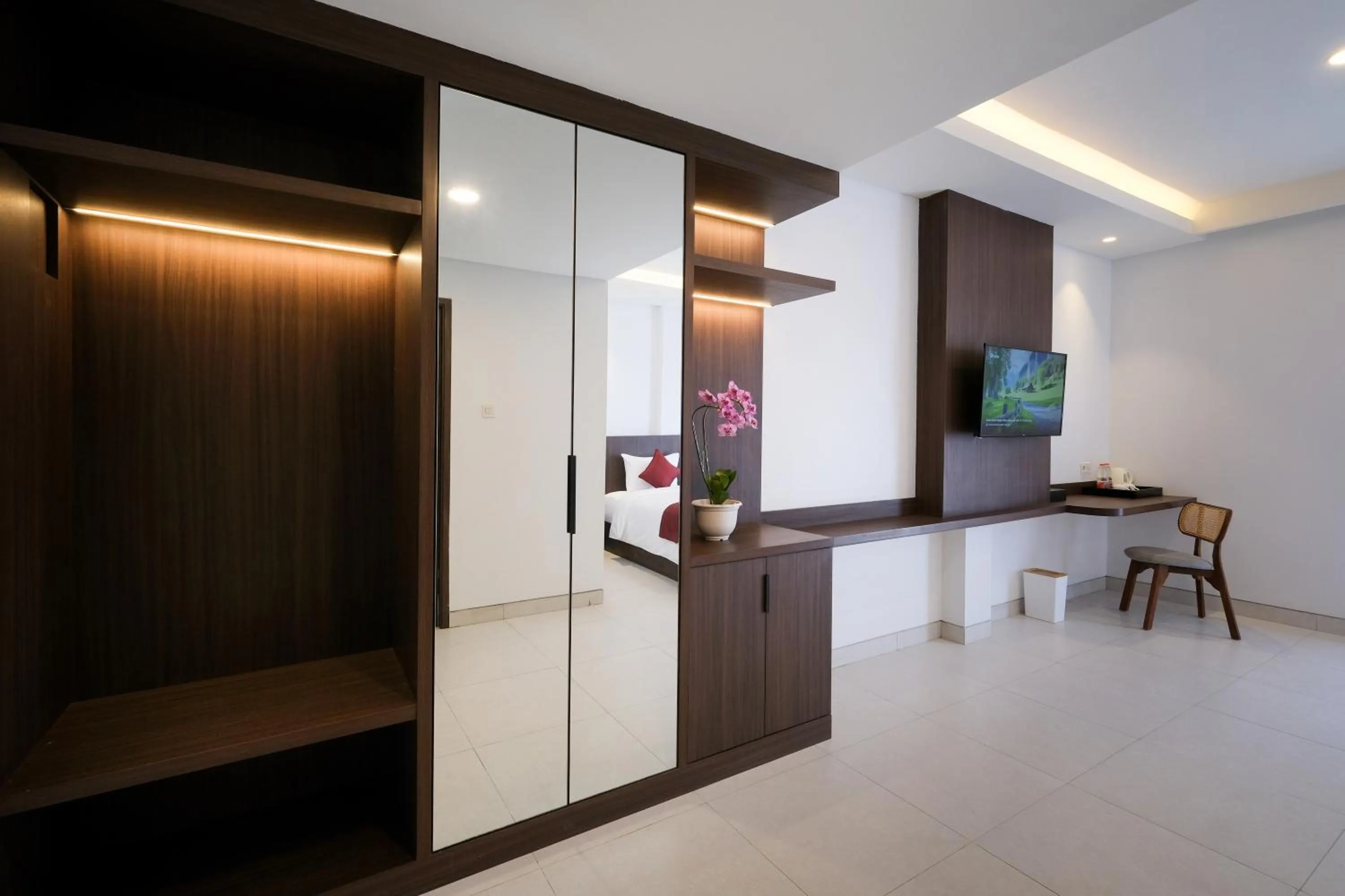 TV and multimedia in ValStar Hotel Canggu