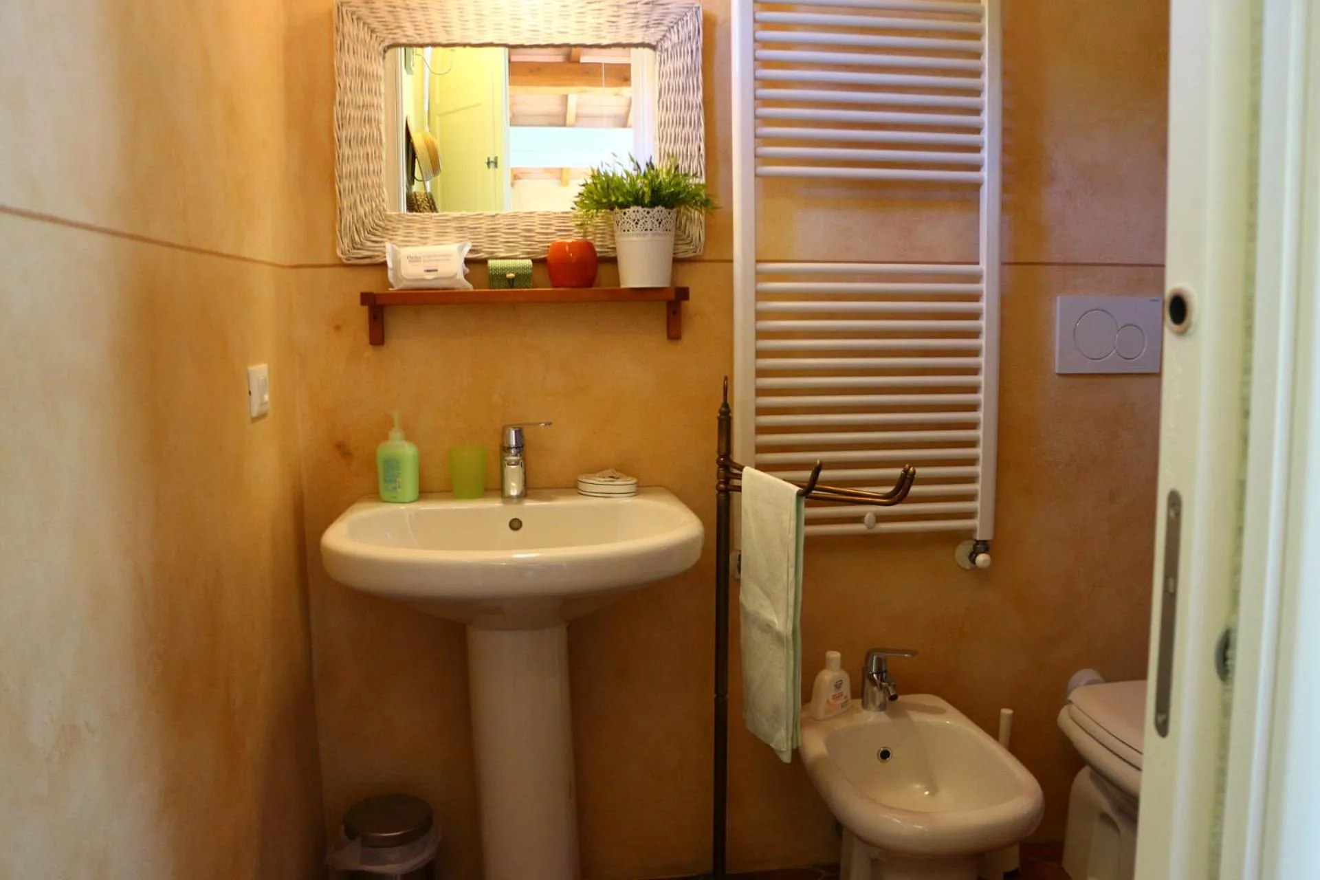 Toilet in Bed and breakfast Casa Formica