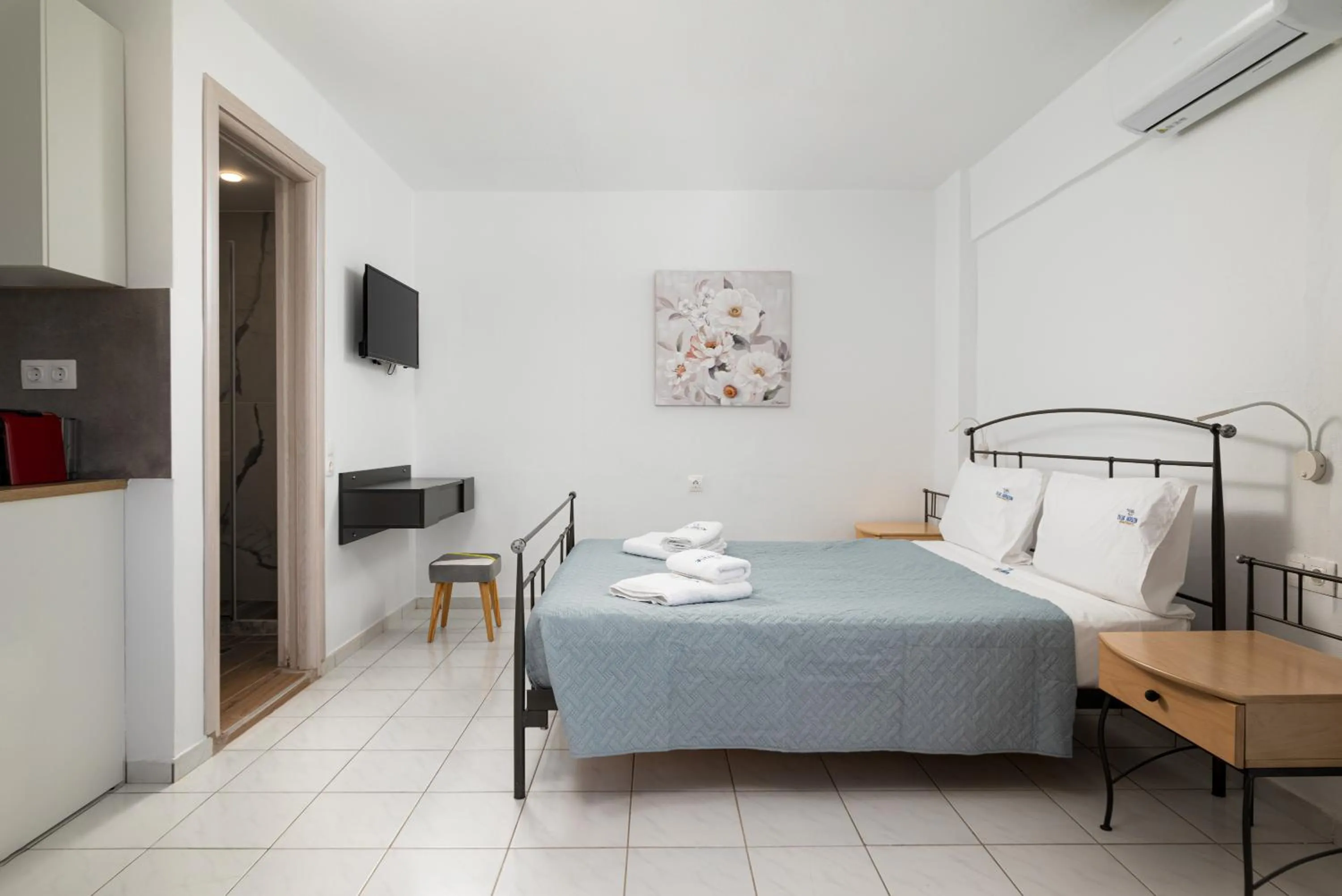 Bed in Blue Horizon Apartments